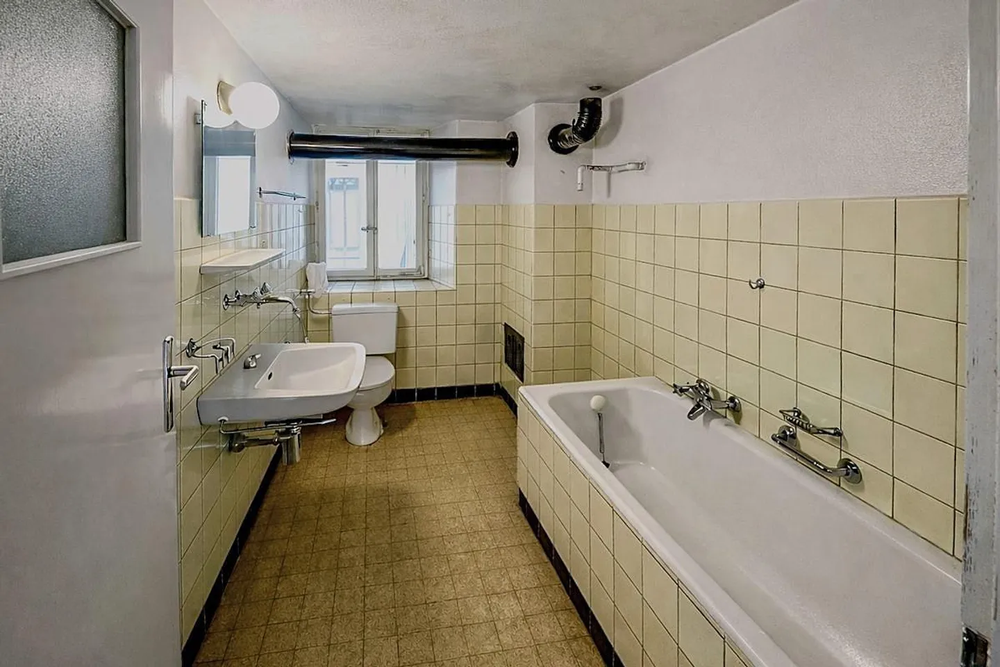 Fattoria nel villaggio - Proprietà di 2'578 m2 nella zona del villaggio! - Foto 11 di 16