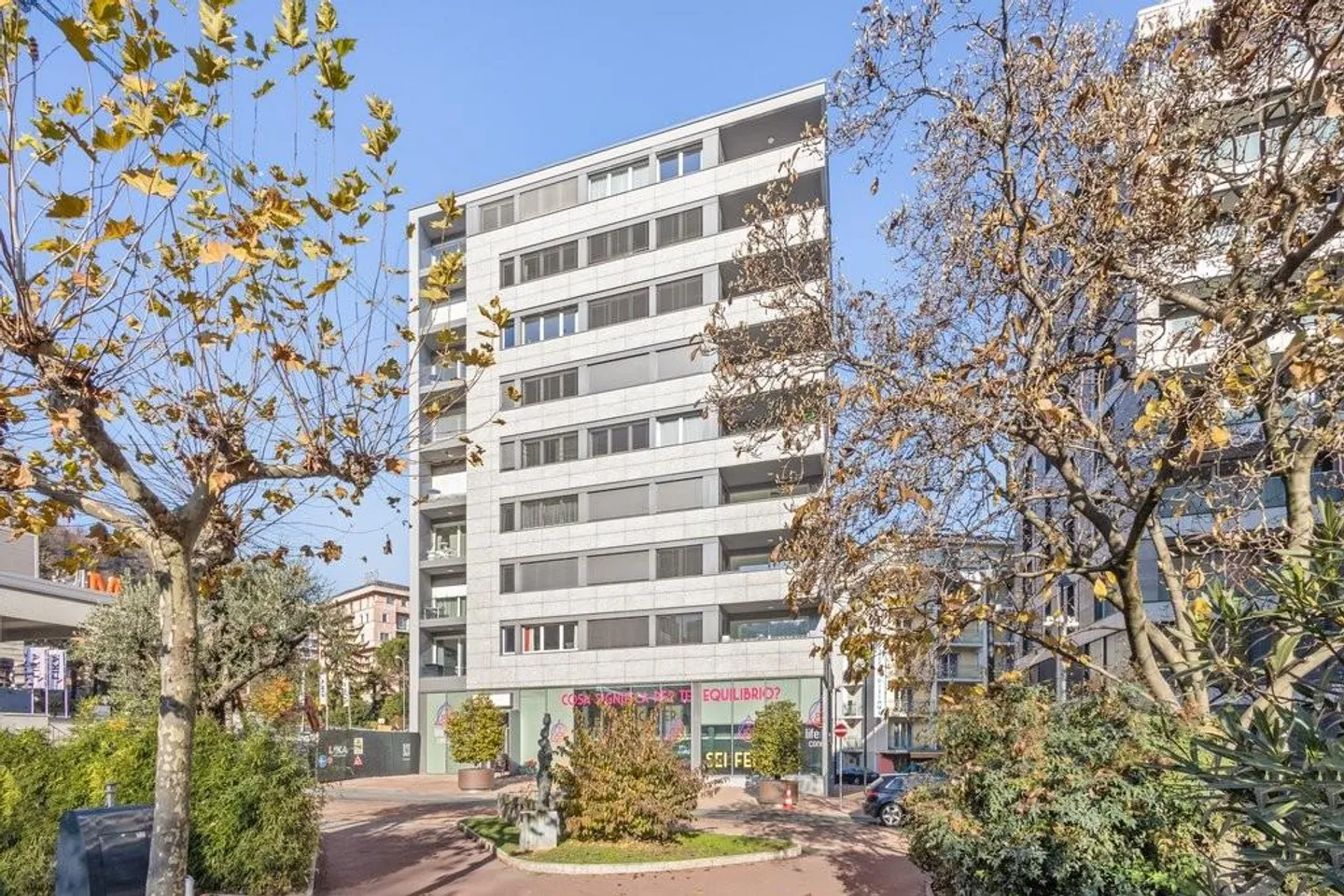 Spacious 2.5-room apartment with terrace in Paradiso - Photo 1 of 10