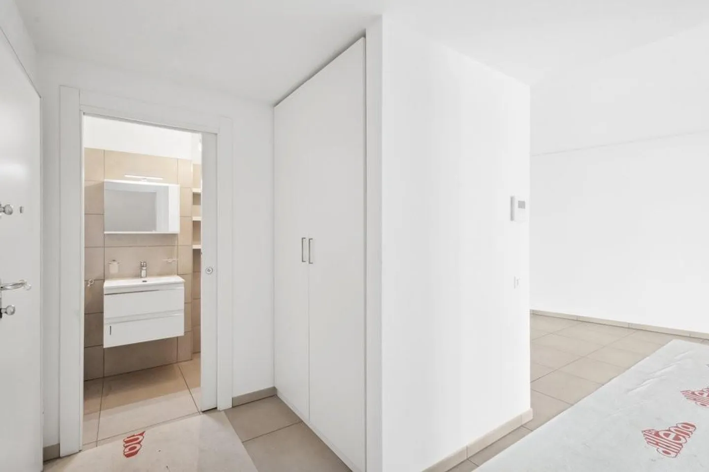 Spacious 2.5-room apartment with terrace in Paradiso - Photo 7 of 10