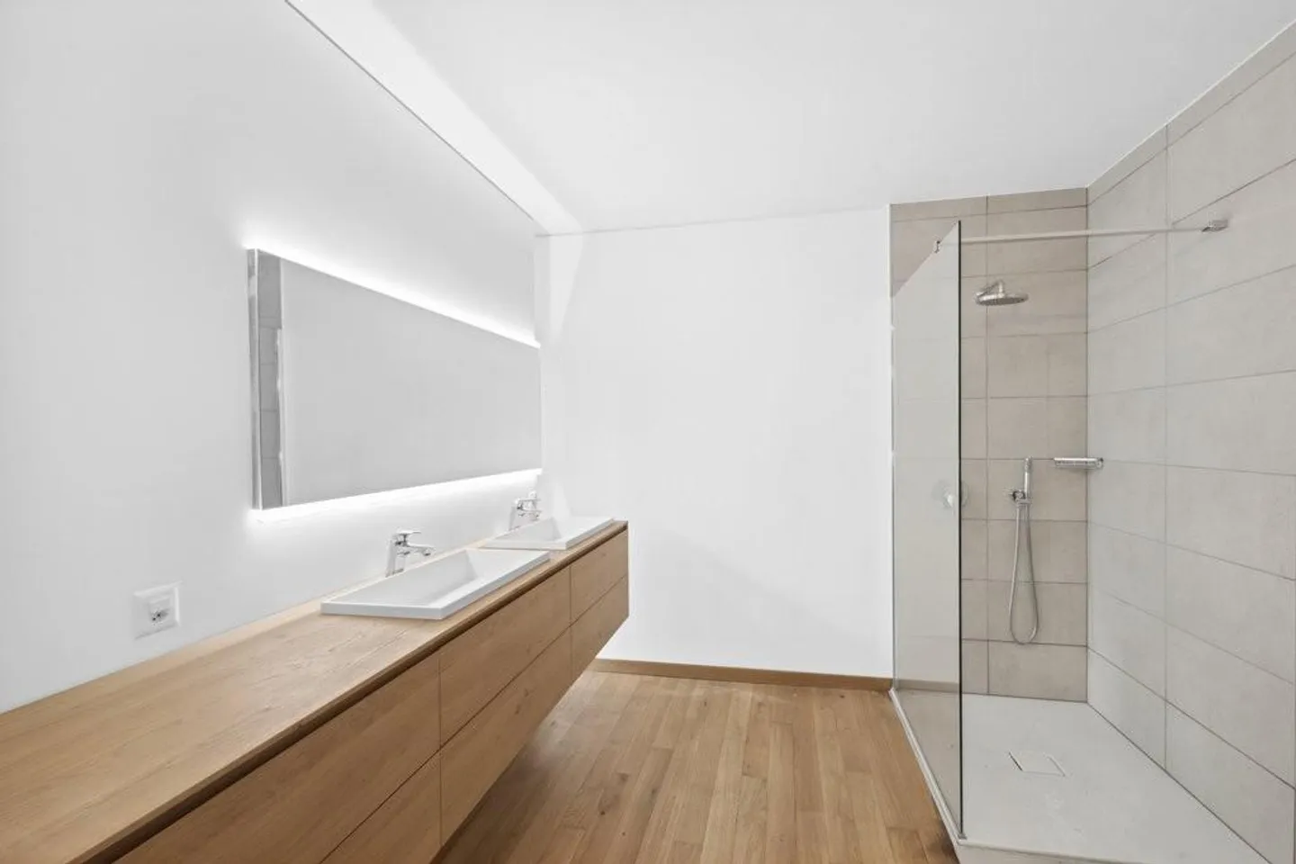 Spacious 2.5-room apartment with terrace in Paradiso - Photo 4 of 10