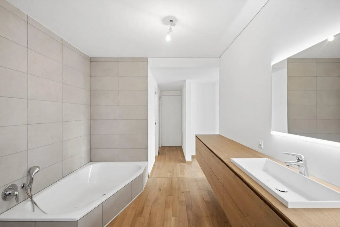 Spacious 2.5-room apartment with terrace in Paradiso - Photo 6 of 10