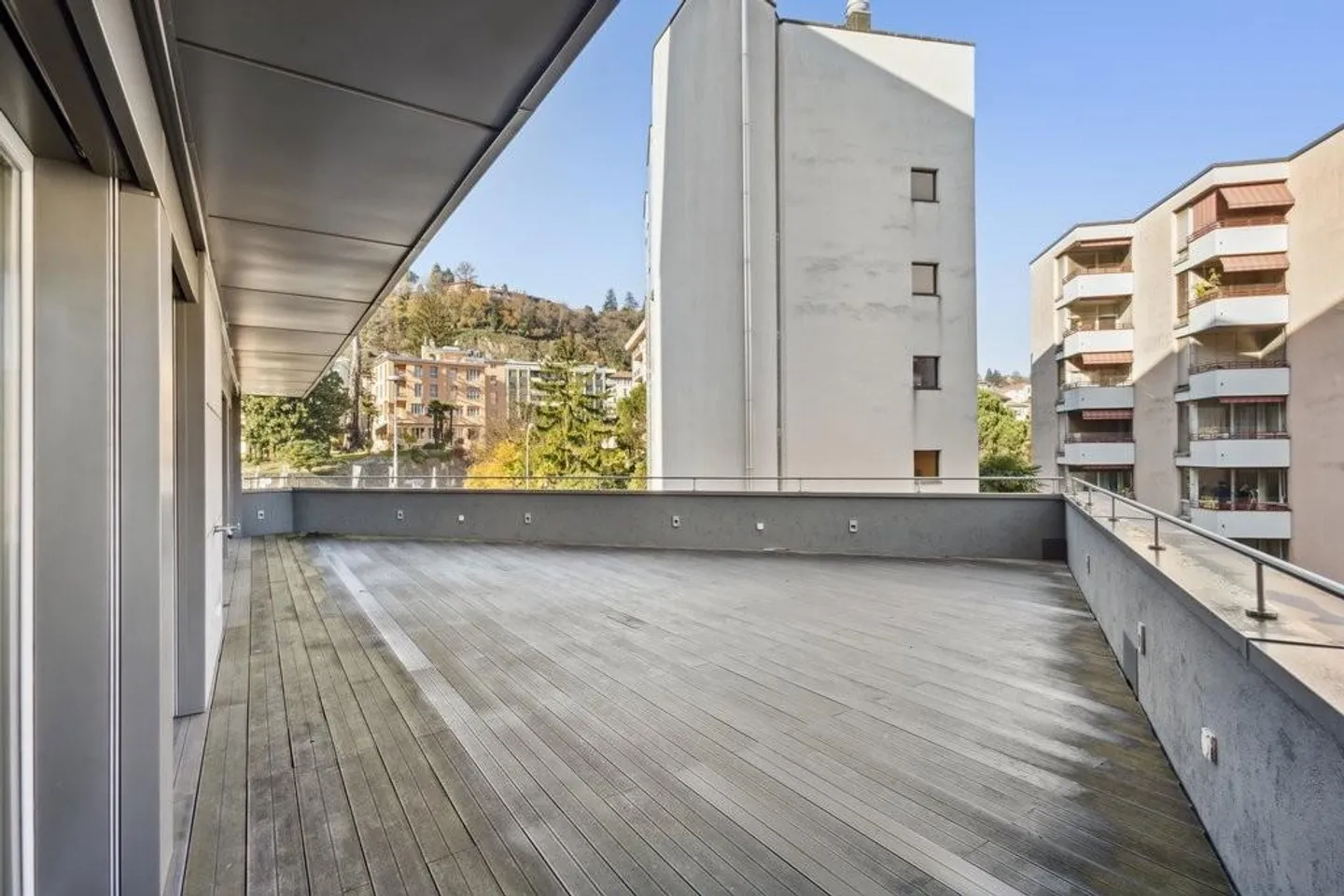 Spacious 2.5-room apartment with terrace in Paradiso - Photo 9 of 10