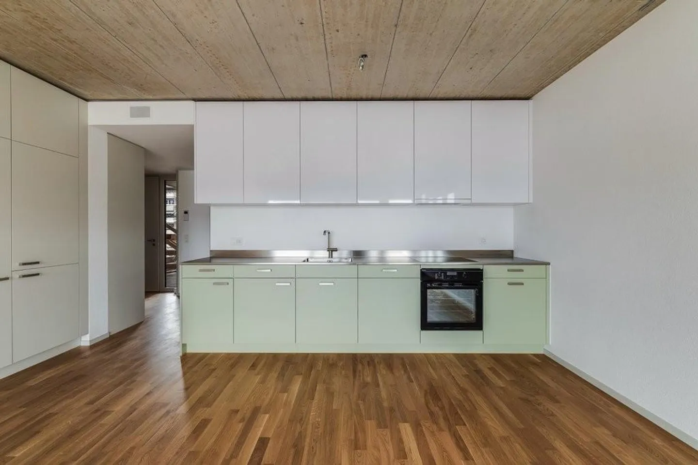 Modern Architecture: 4.5-Room Apartment in Open Beam Construction - Photo 1 of 9