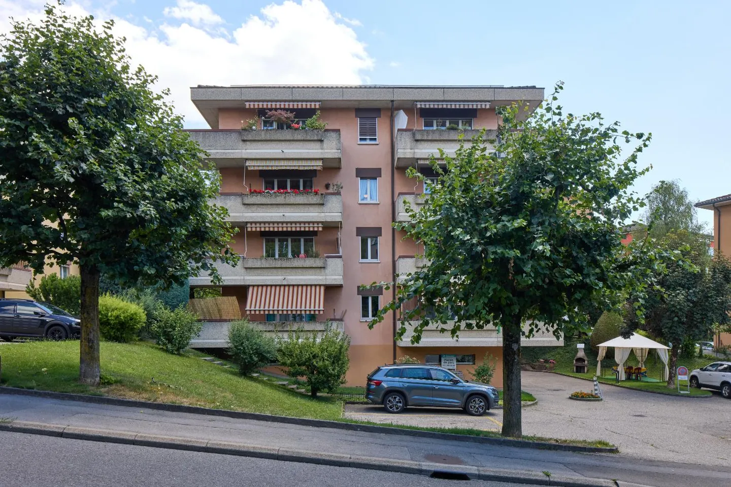 Appartement Charmant en Zone Verte - Photo 2 sur 3