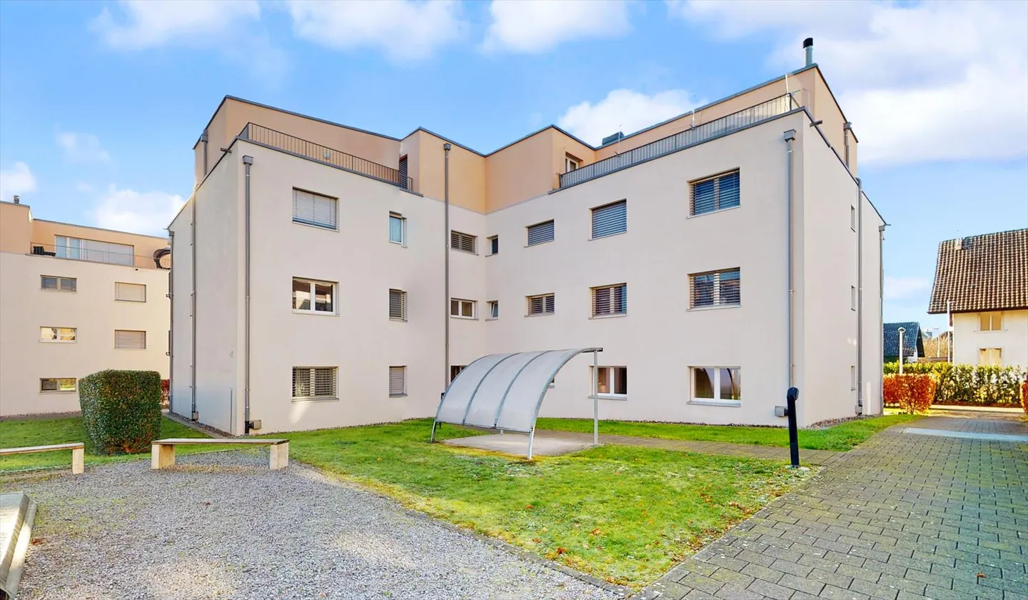 Appartement en attique avec grande terrasse dans la verdure - Photo 1 sur 12