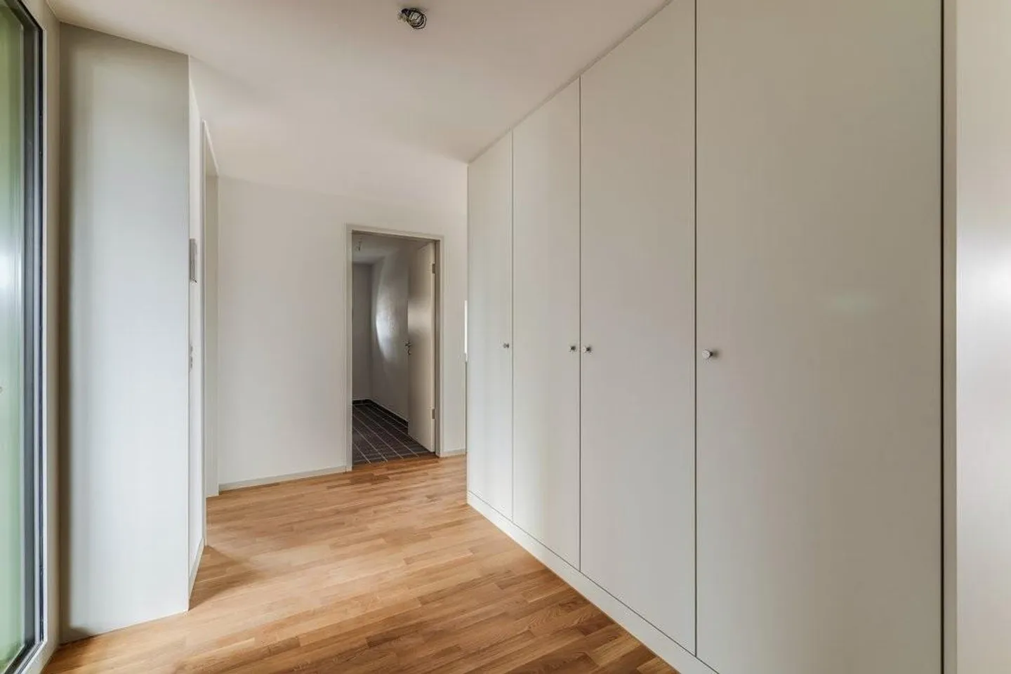Modern Architecture: 4.5-Room Apartment in Open Beam Construction - Photo 8 of 9