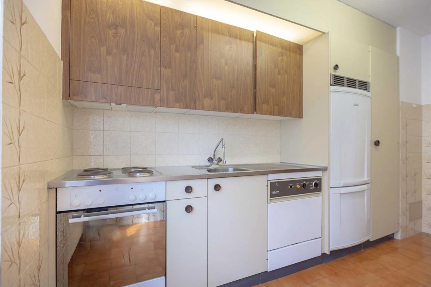 Comfortable 2.5-room apartment in the green in Mendrisio - Photo 2 of 9