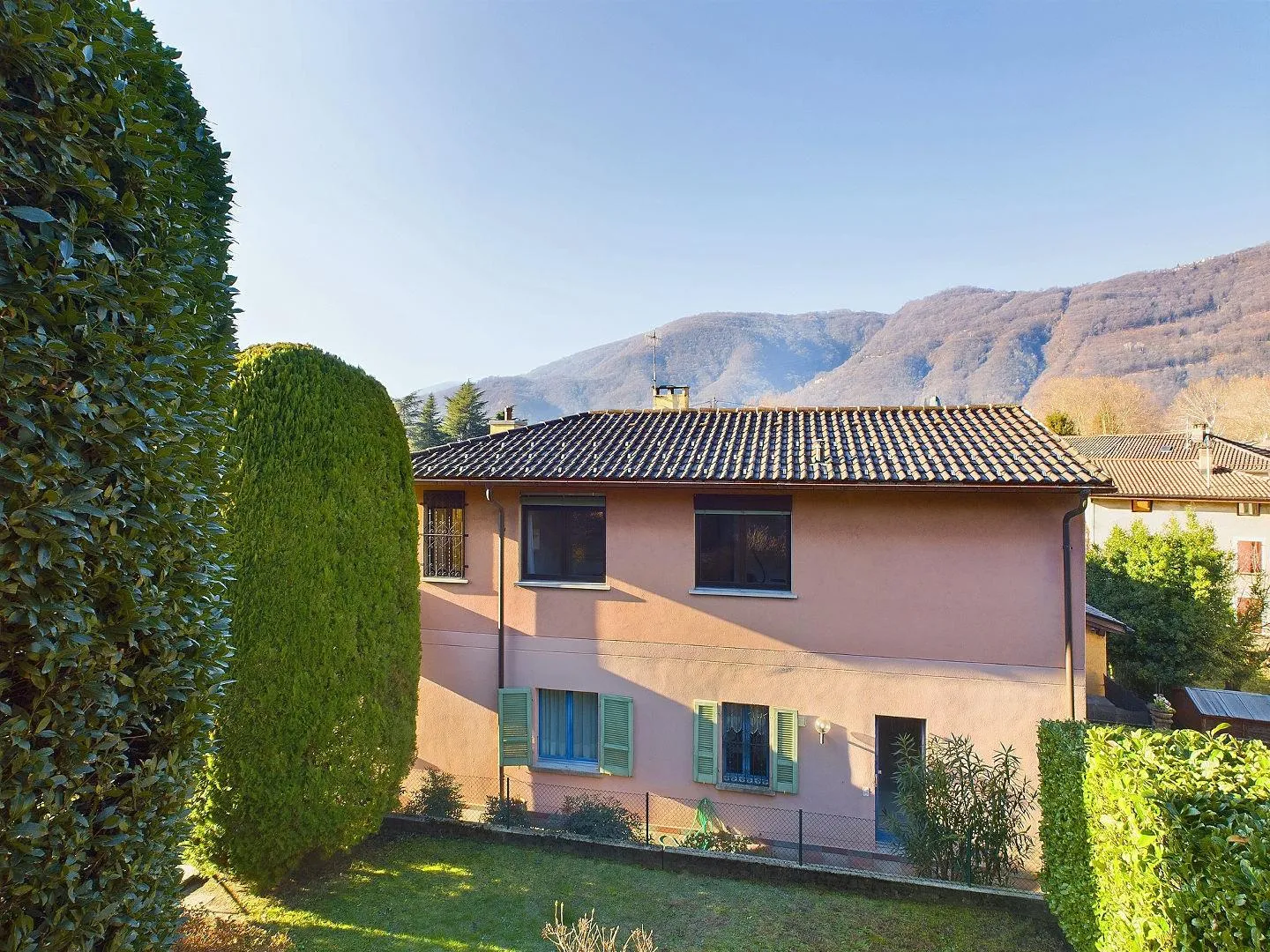 Casa singola in affitto - Foto 2 di 13
