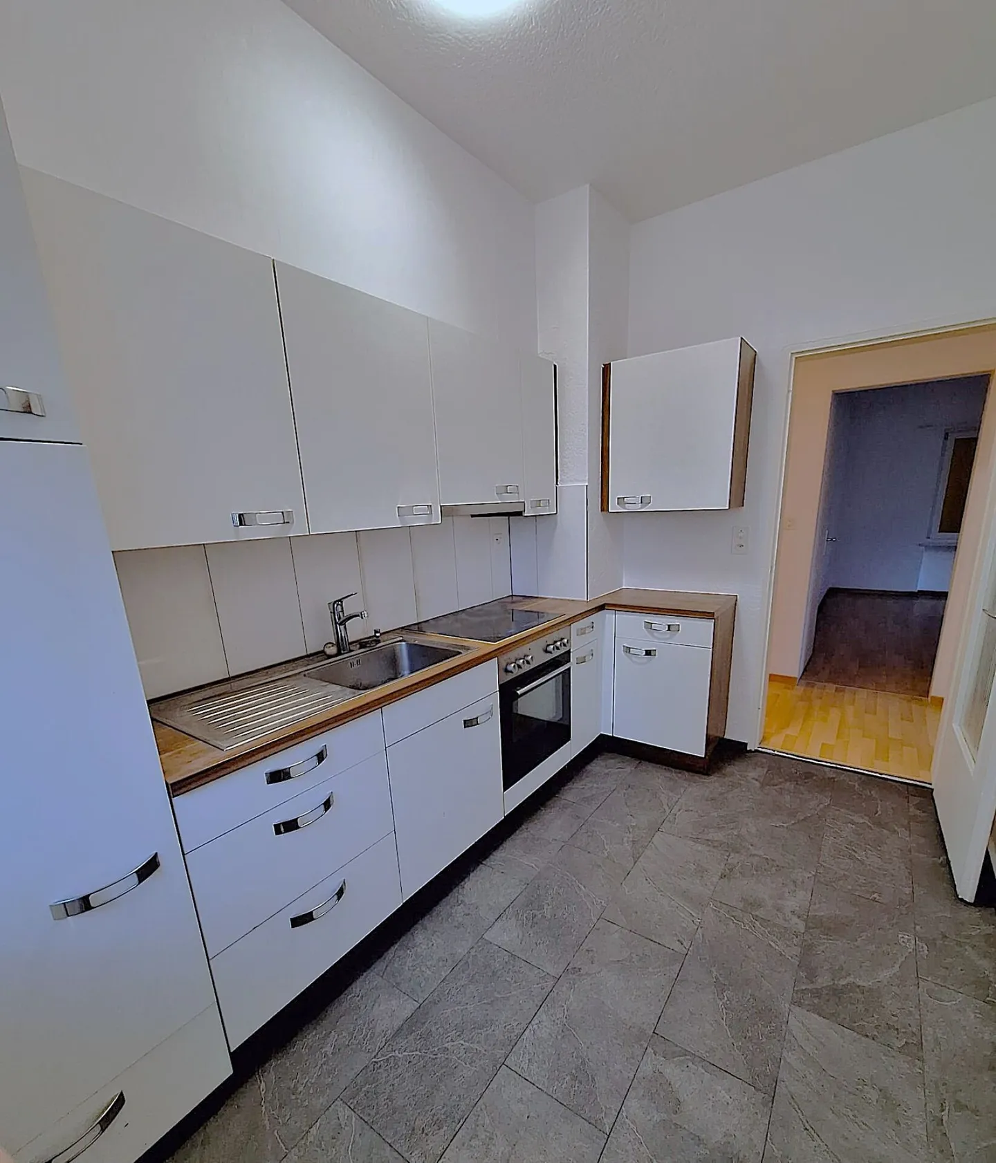 Grand appartement rénové de 4,5 pièces à louer à Sennwald - Photo 2 sur 11