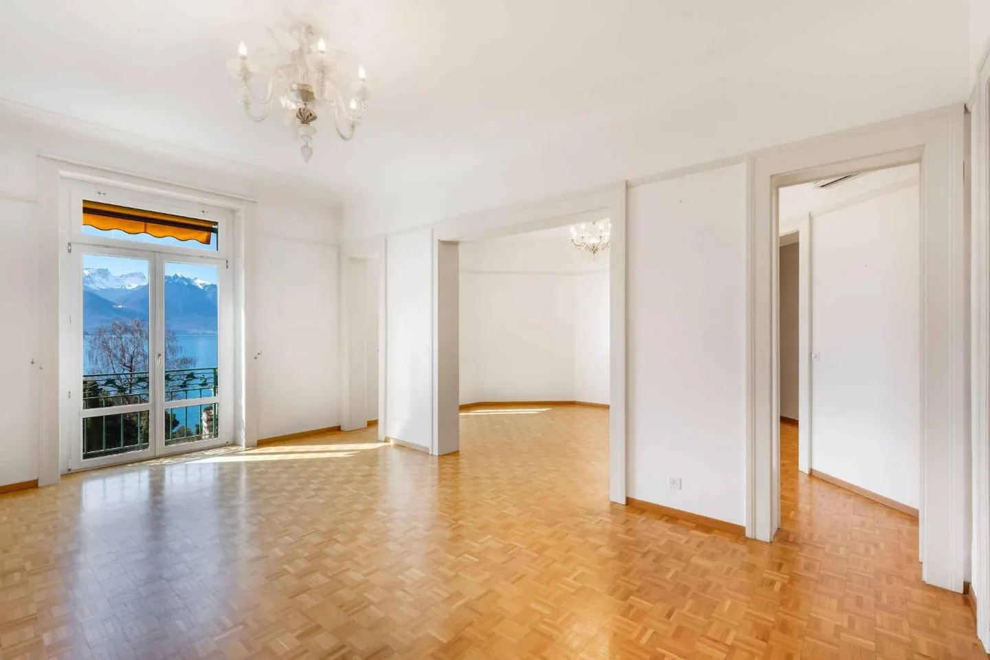 6-room apartment - Photo 1 of 7