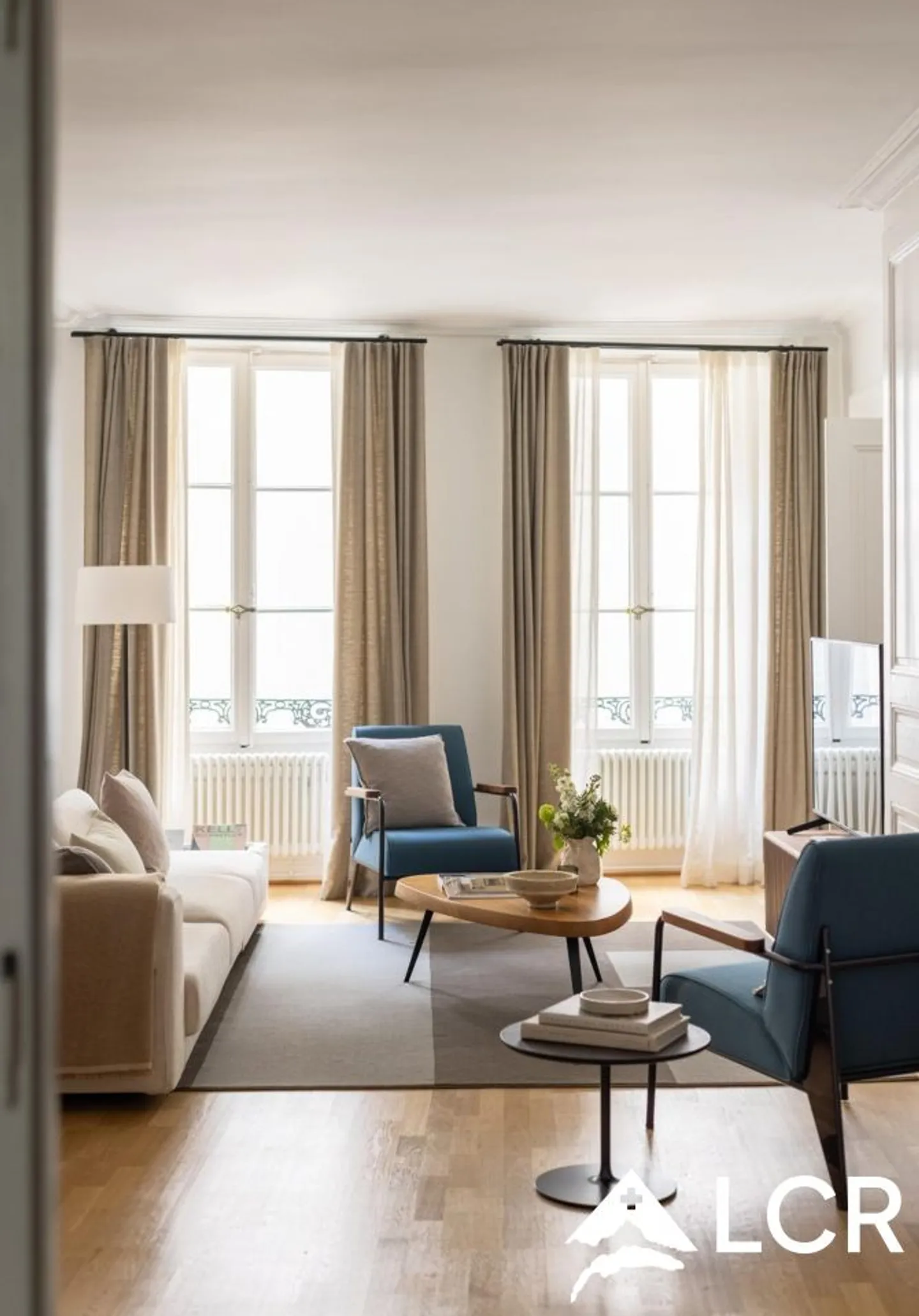 Elegant Haussmanian Apartment - Photo 2 of 8