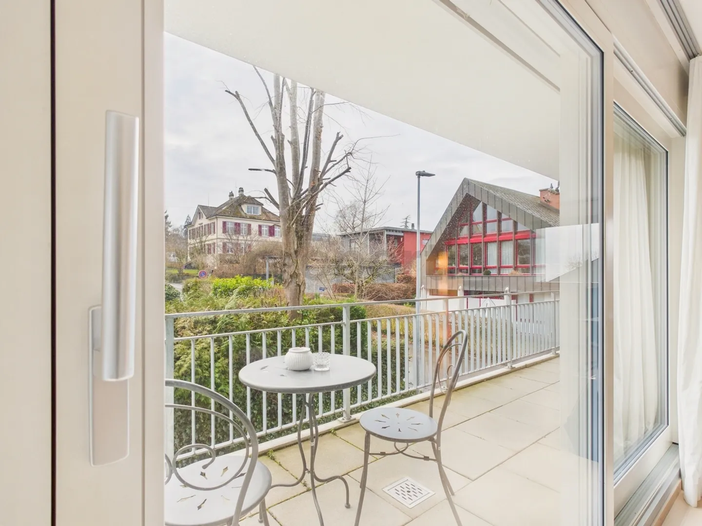 Modern 3.5-room apartment with spacious balcony in Uttwil - Photo 9 of 11