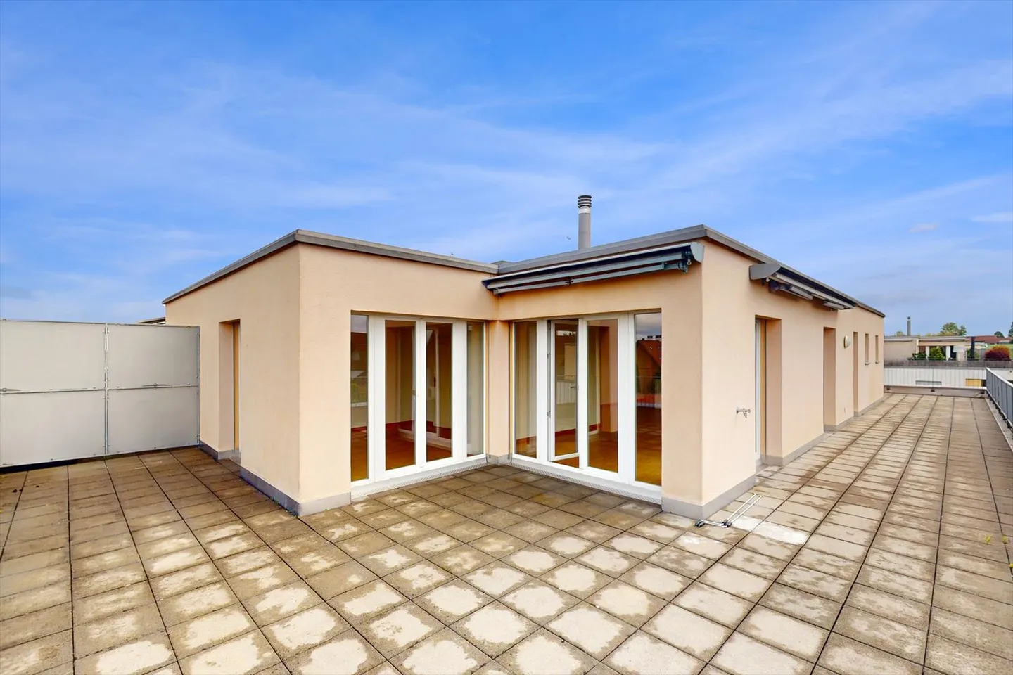 Appartement en attique avec grande terrasse dans la verdure - Photo 11 sur 12