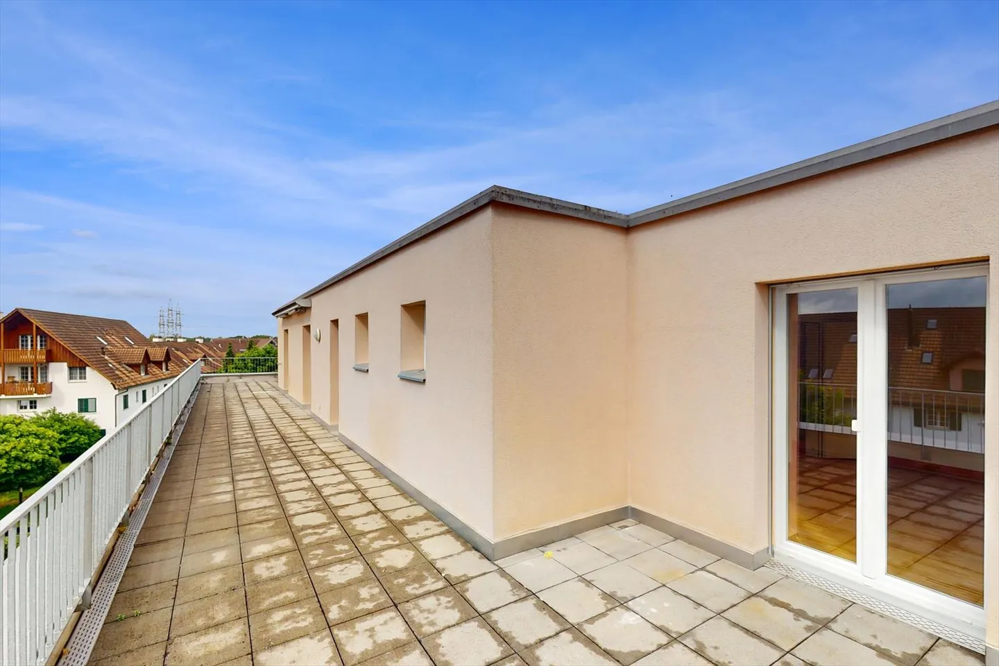 Appartement en attique avec grande terrasse dans la verdure - Photo 12 sur 12