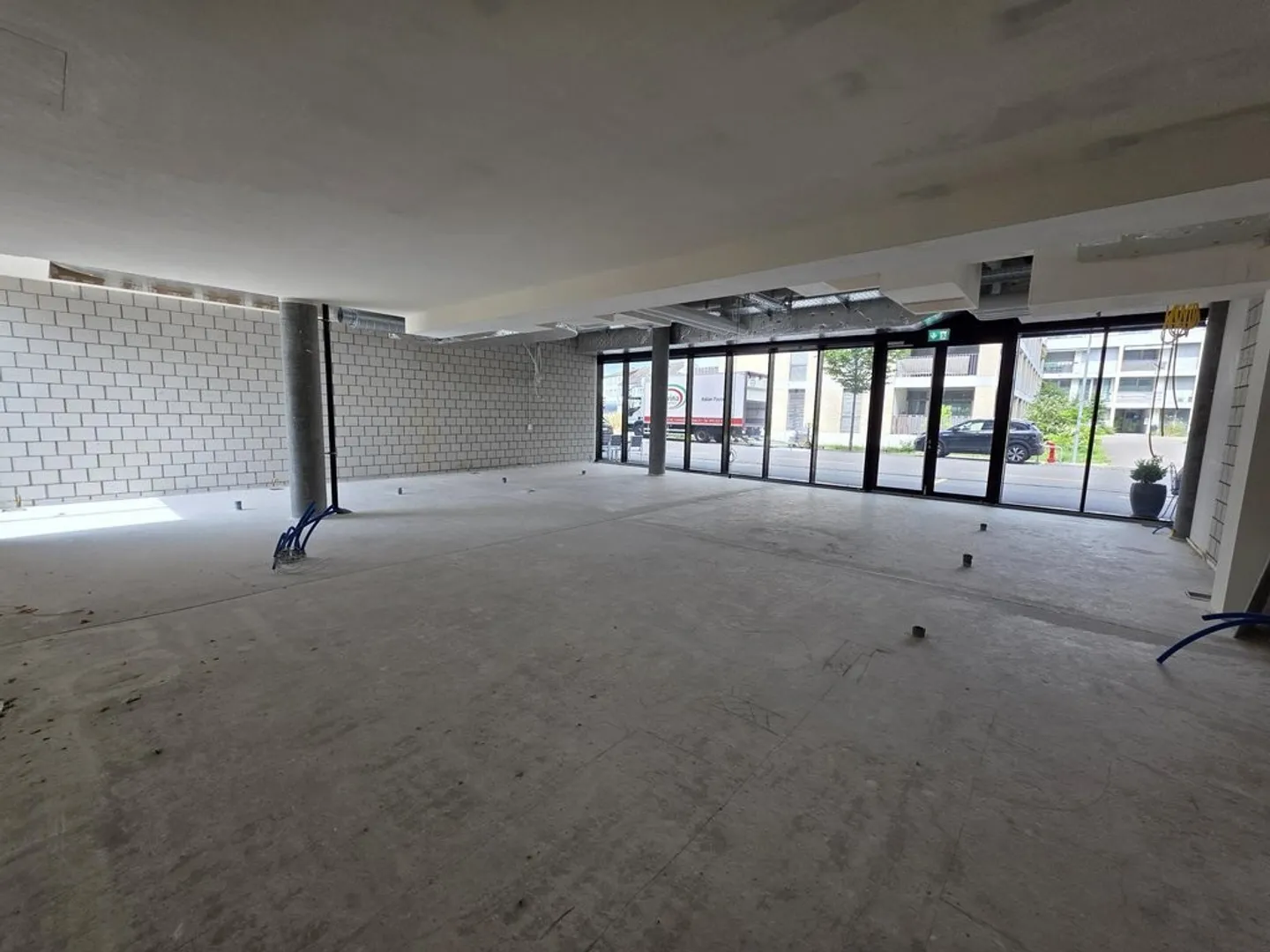 Great commercial space directly at the train station - Photo 4 of 7