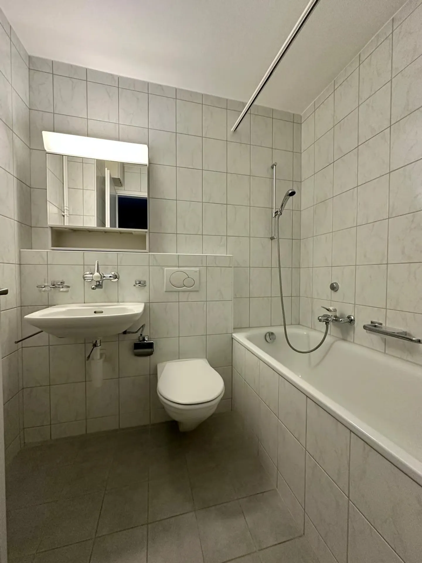 Appartement de 3 pièces dans un endroit calme - Photo 3 sur 6
