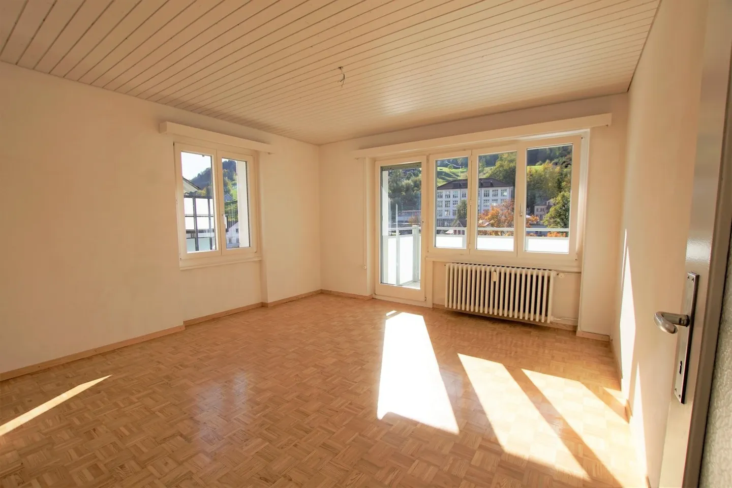 Schöne 4-Zi. Wohnung mit sonnigem Balkon - Foto 4 von 7