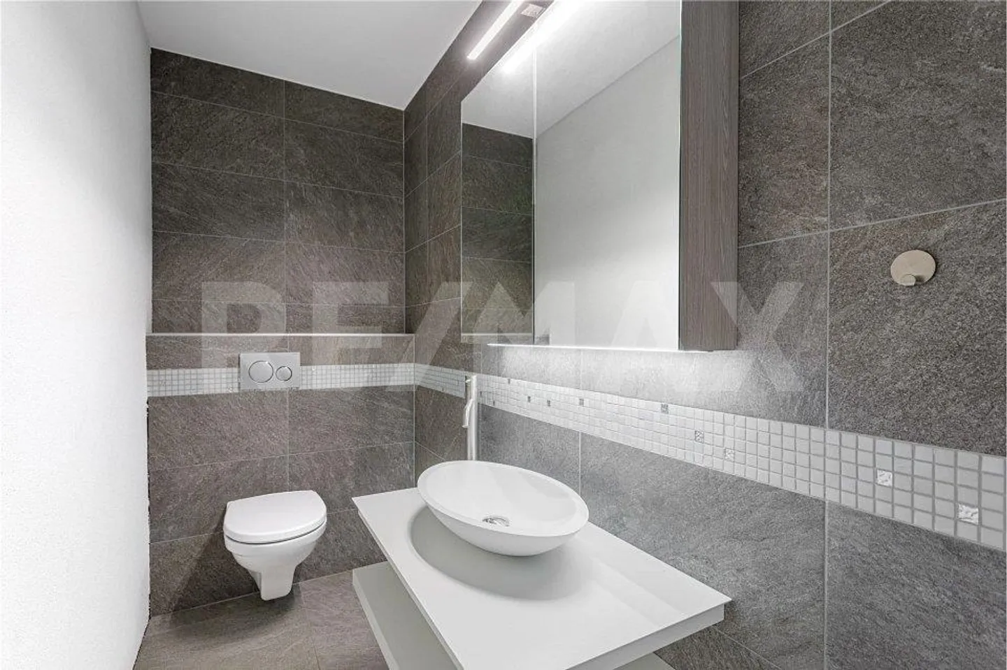 Magnificent 3.5-room apartment with 400m² garden in Orsonnens (FR) - Photo 8 of 12