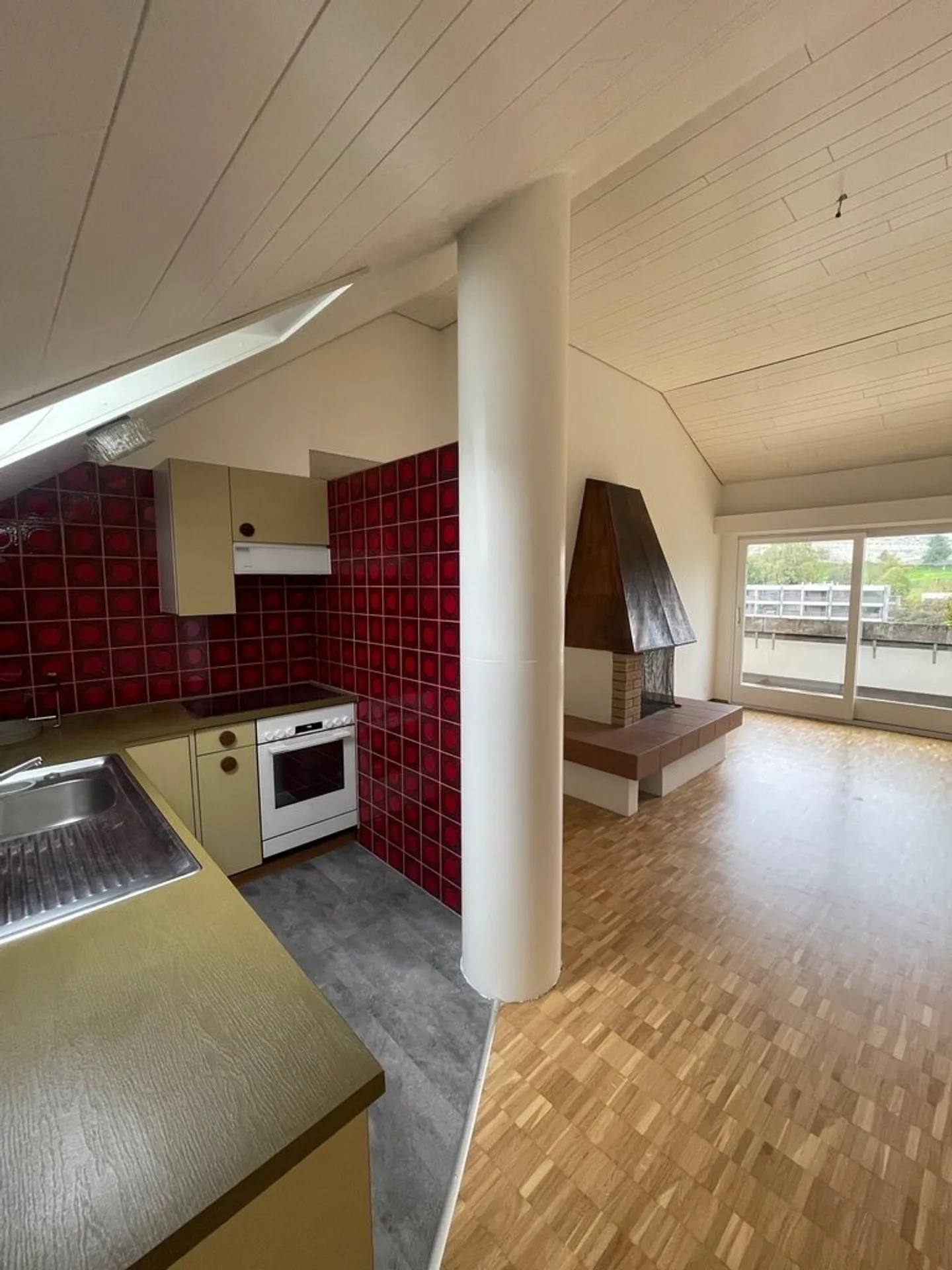 Charmante appartement de toit 2.5 pièces au cœur de Lucerne - Photo 4 sur 9