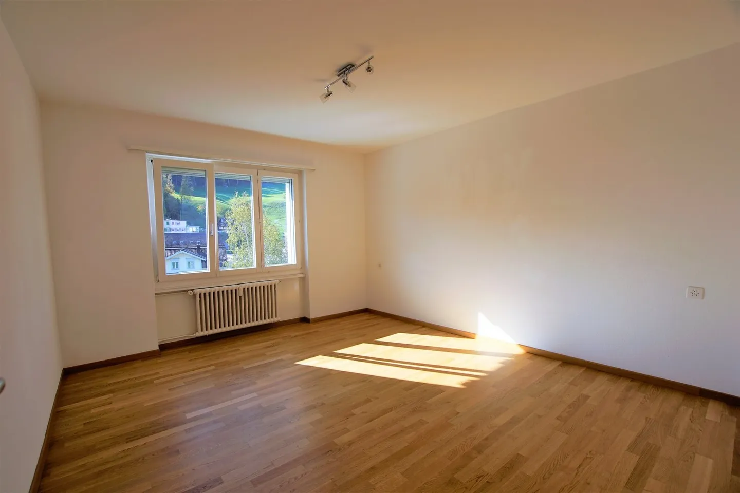 Schöne 4-Zi. Wohnung mit sonnigem Balkon - Foto 6 von 7