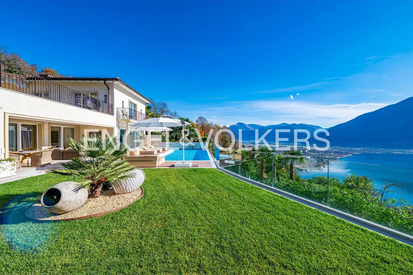 Luxury Villa with Lake View and Privacy - Photo 7 of 14