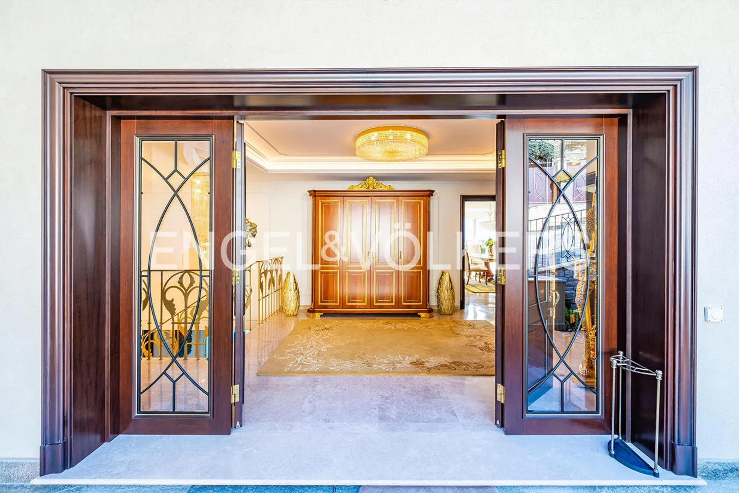 Luxury Villa with Lake View and Privacy - Photo 3 of 14