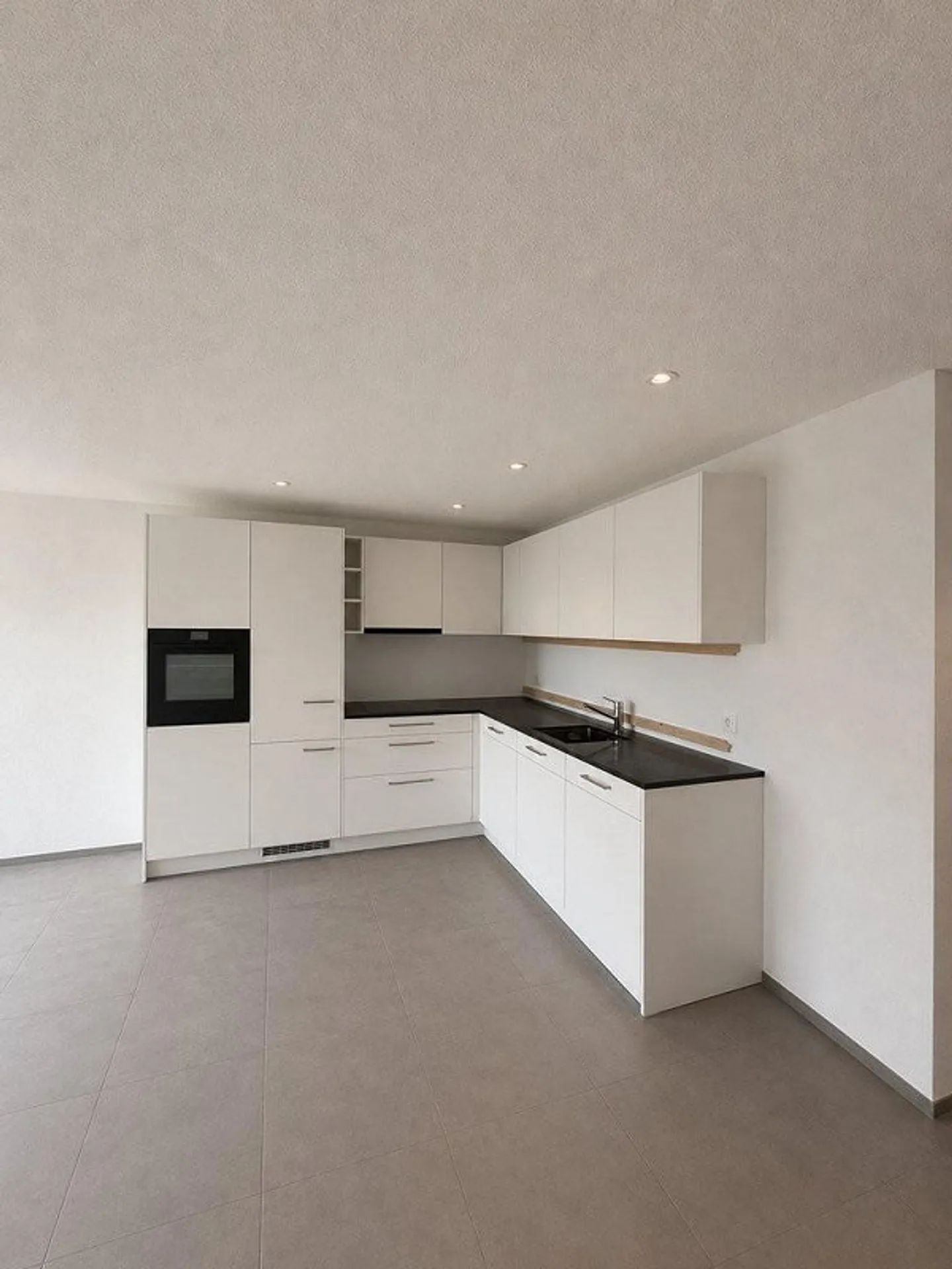 Prima occupazione: Moderno appartamento di 4,5 stanze nell'idilliaco Häutligen - Foto 3 di 11