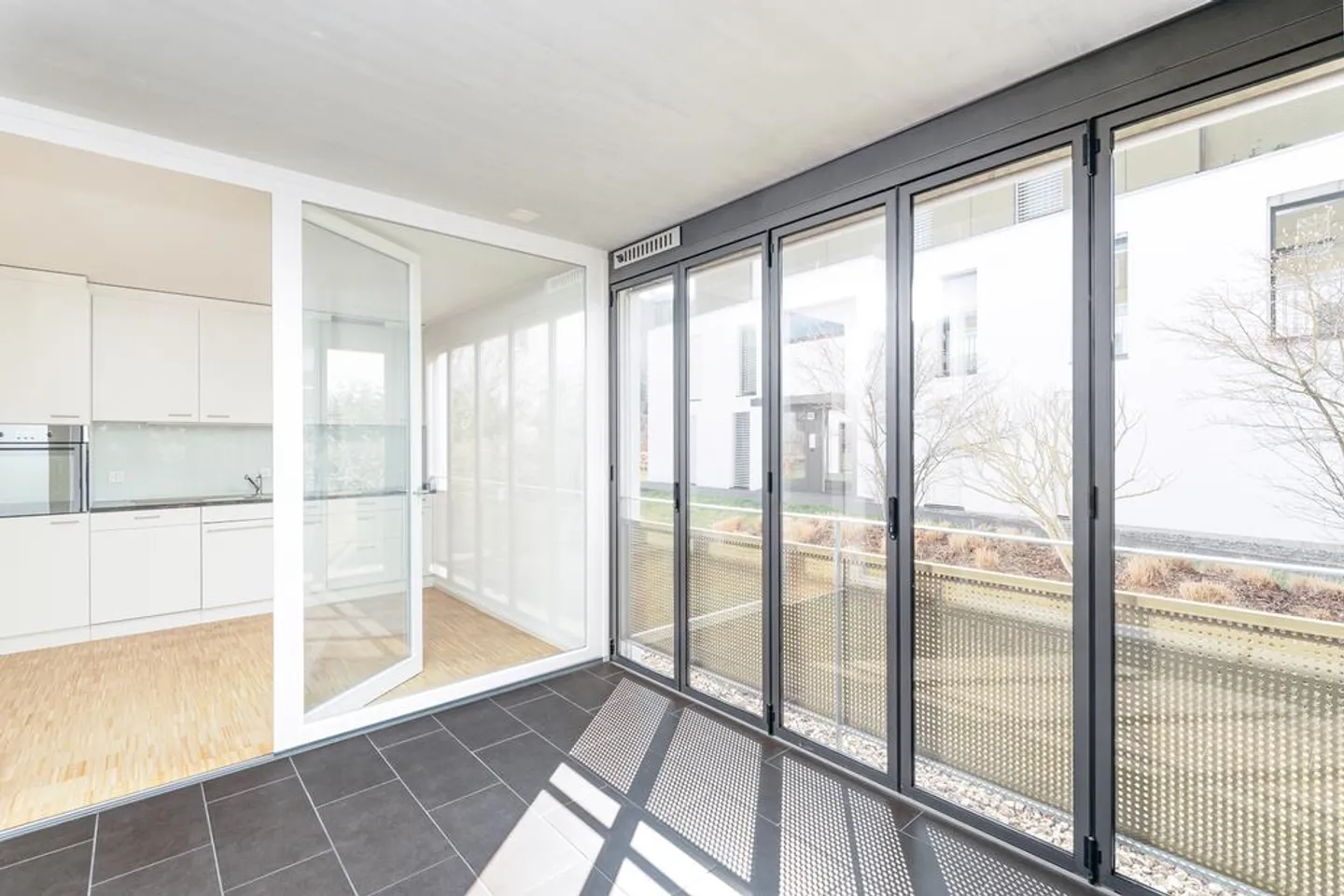 Modern apartment with beautiful loggia - Photo 7 of 11