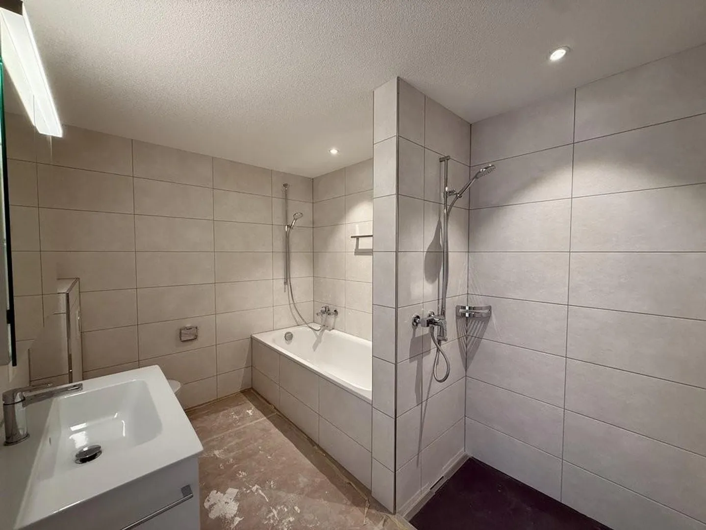 Prima occupazione: Moderno appartamento di 4,5 stanze nell'idilliaco Häutligen - Foto 8 di 11