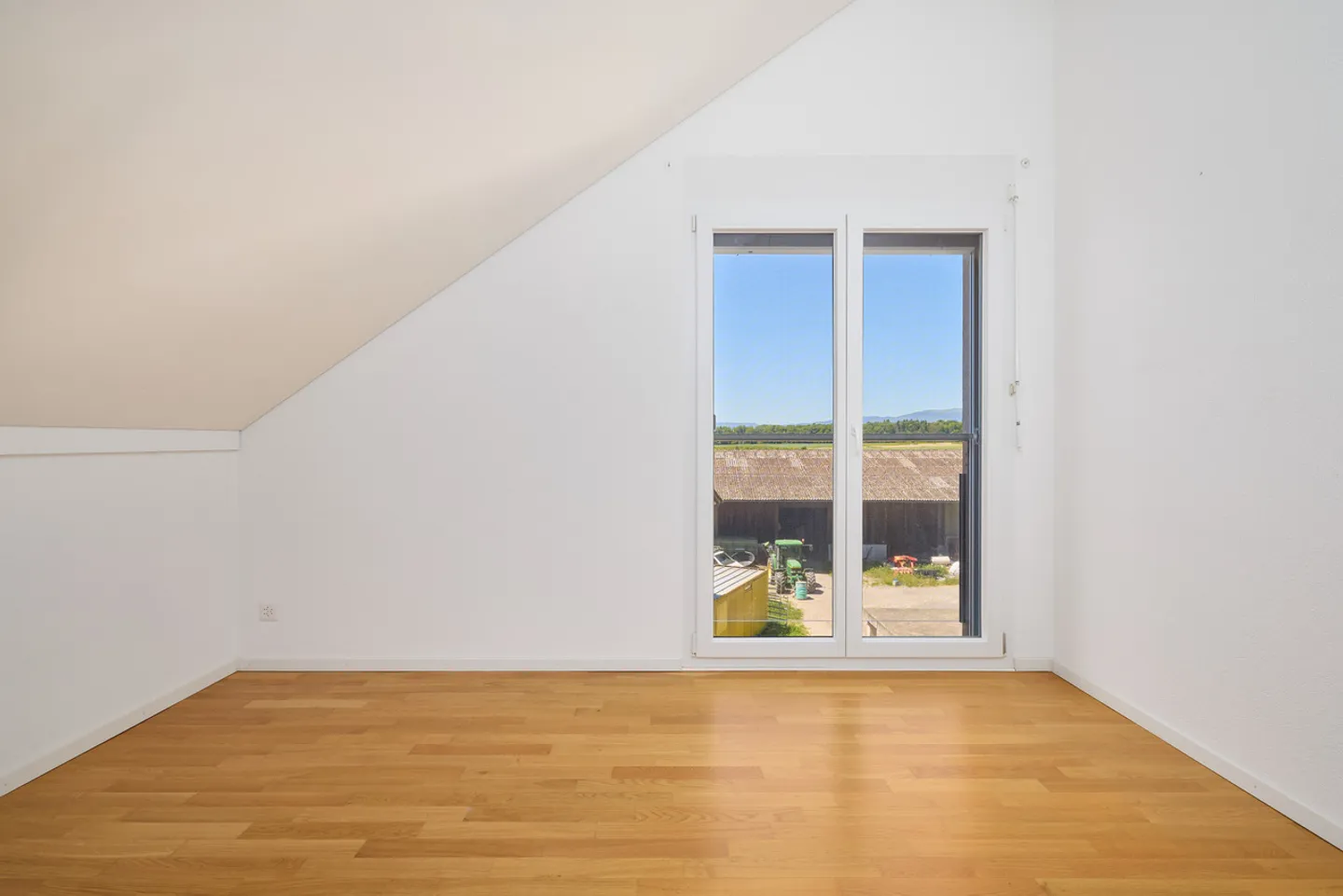 Magnificent penthouse in Villars-le-Terroir - Photo 7 of 14