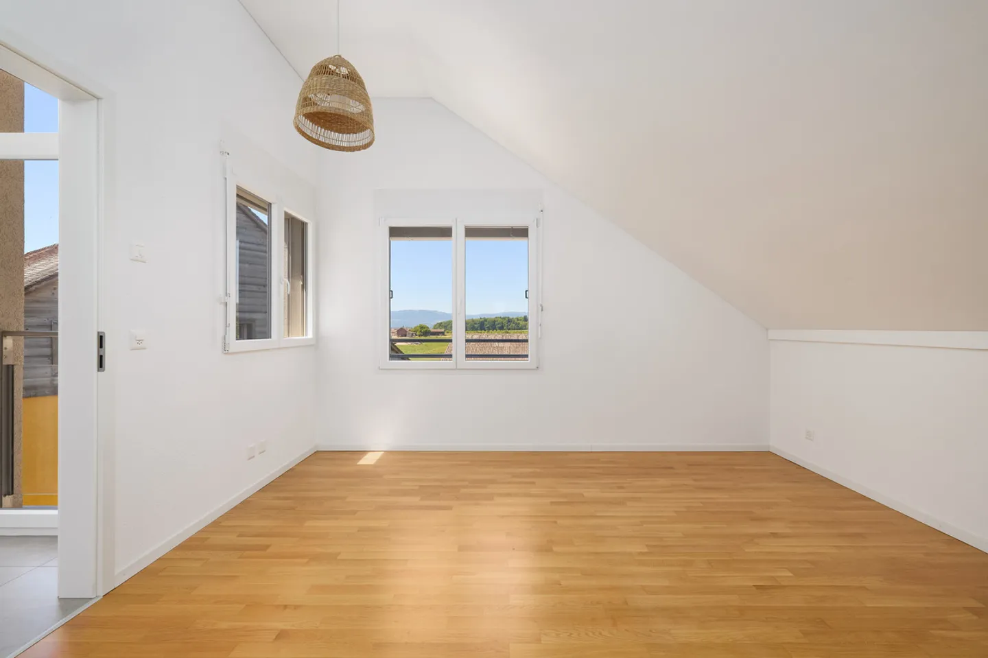 Magnificent penthouse in Villars-le-Terroir - Photo 8 of 14