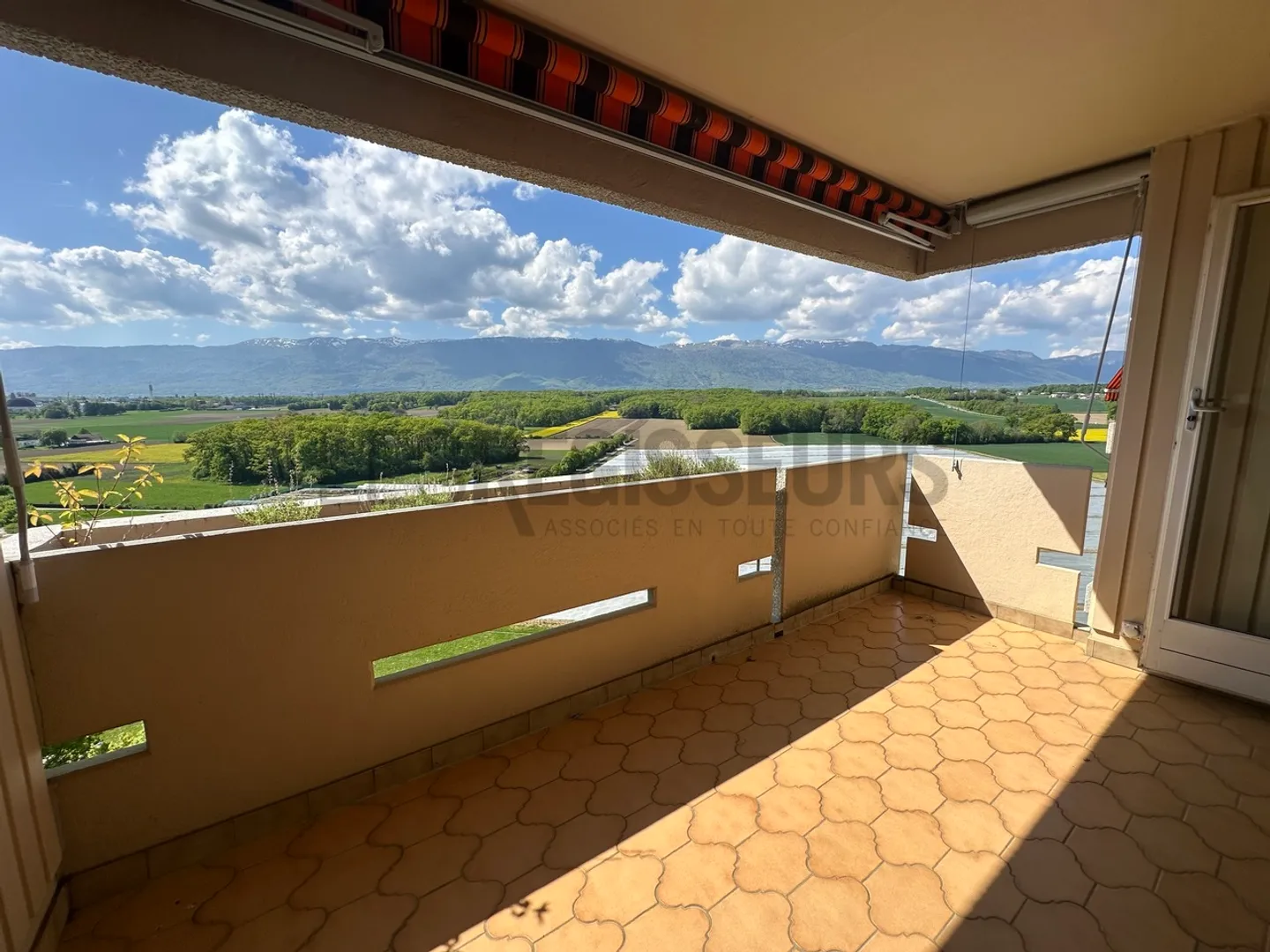 5-room apartment - Photo 1 of 7