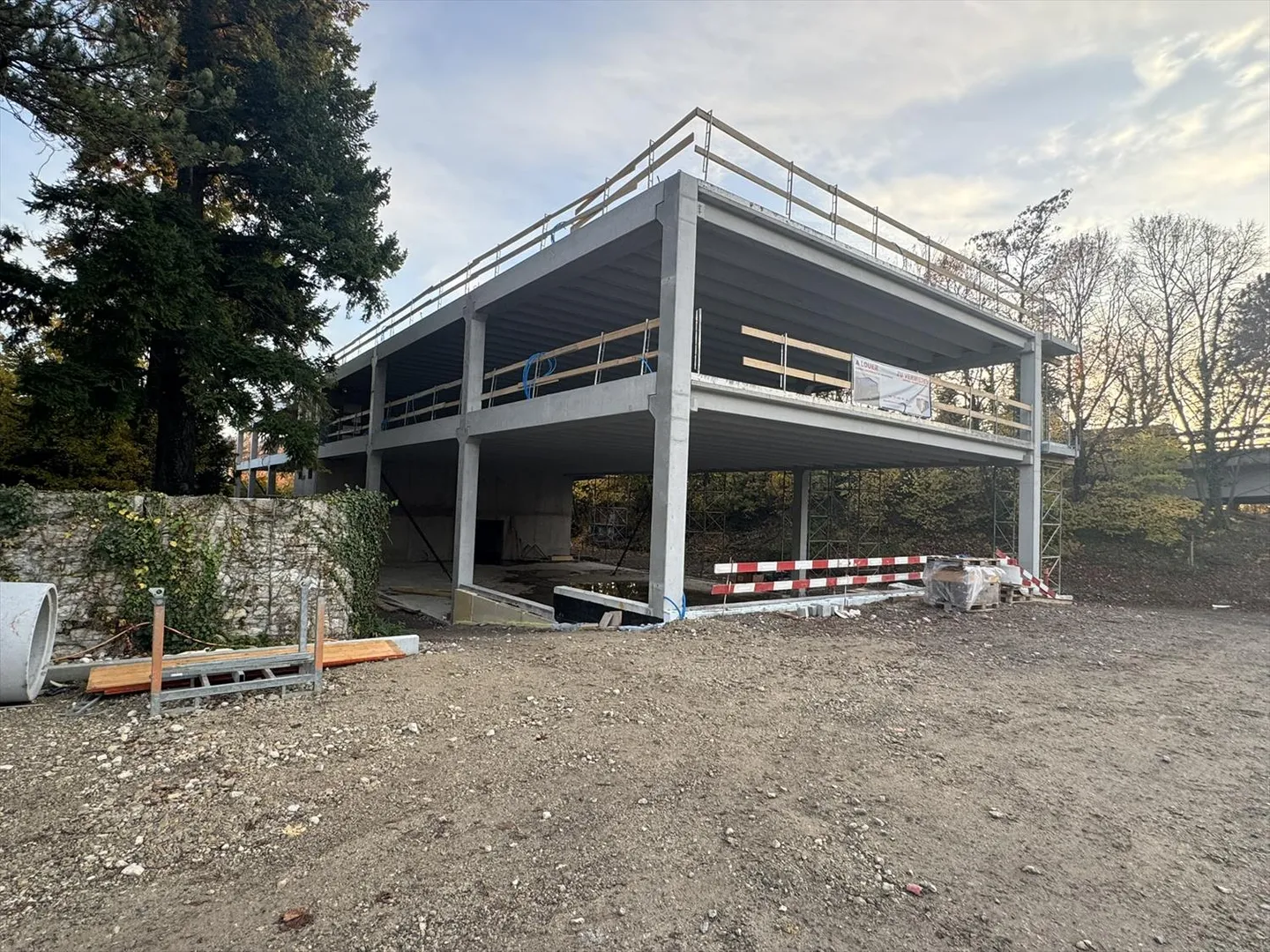 Industrie 1 pièce - Photo 1 sur 8