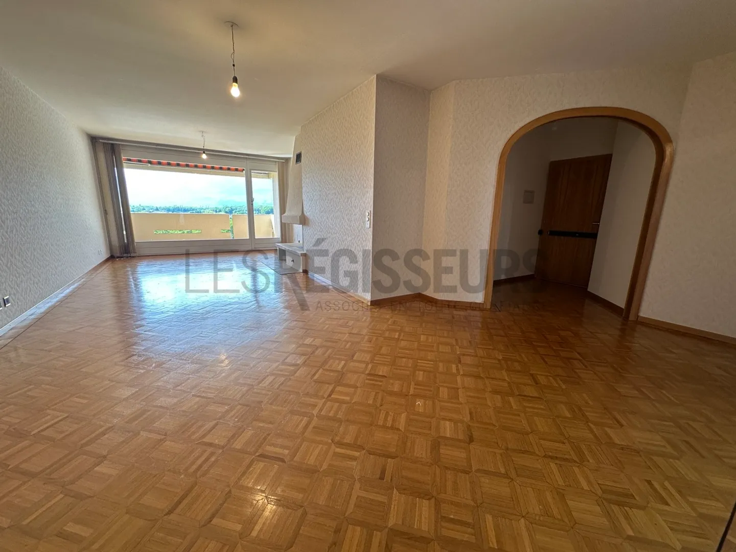 5-room apartment - Photo 3 of 7