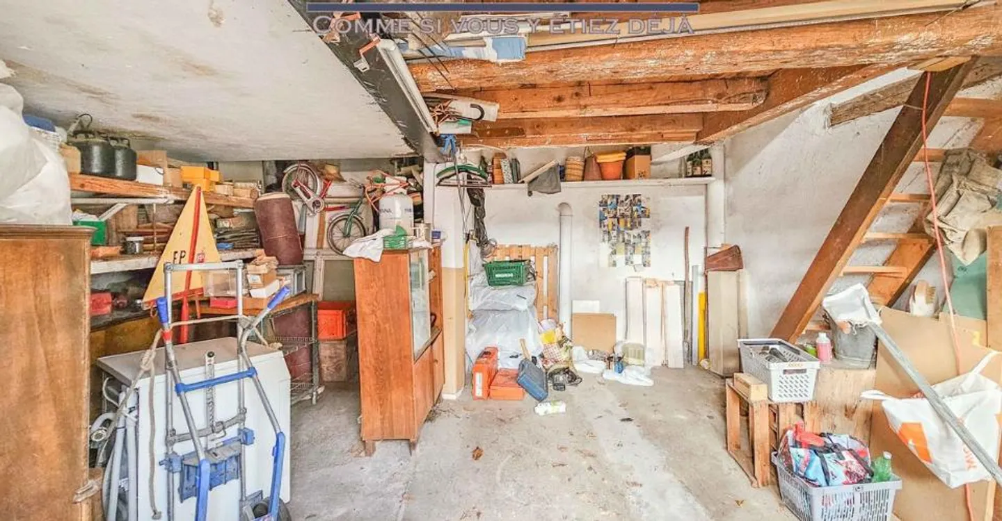 Building of 3 apartments ideally located near the train station with an annex workshop and garage - Photo 5 of 5