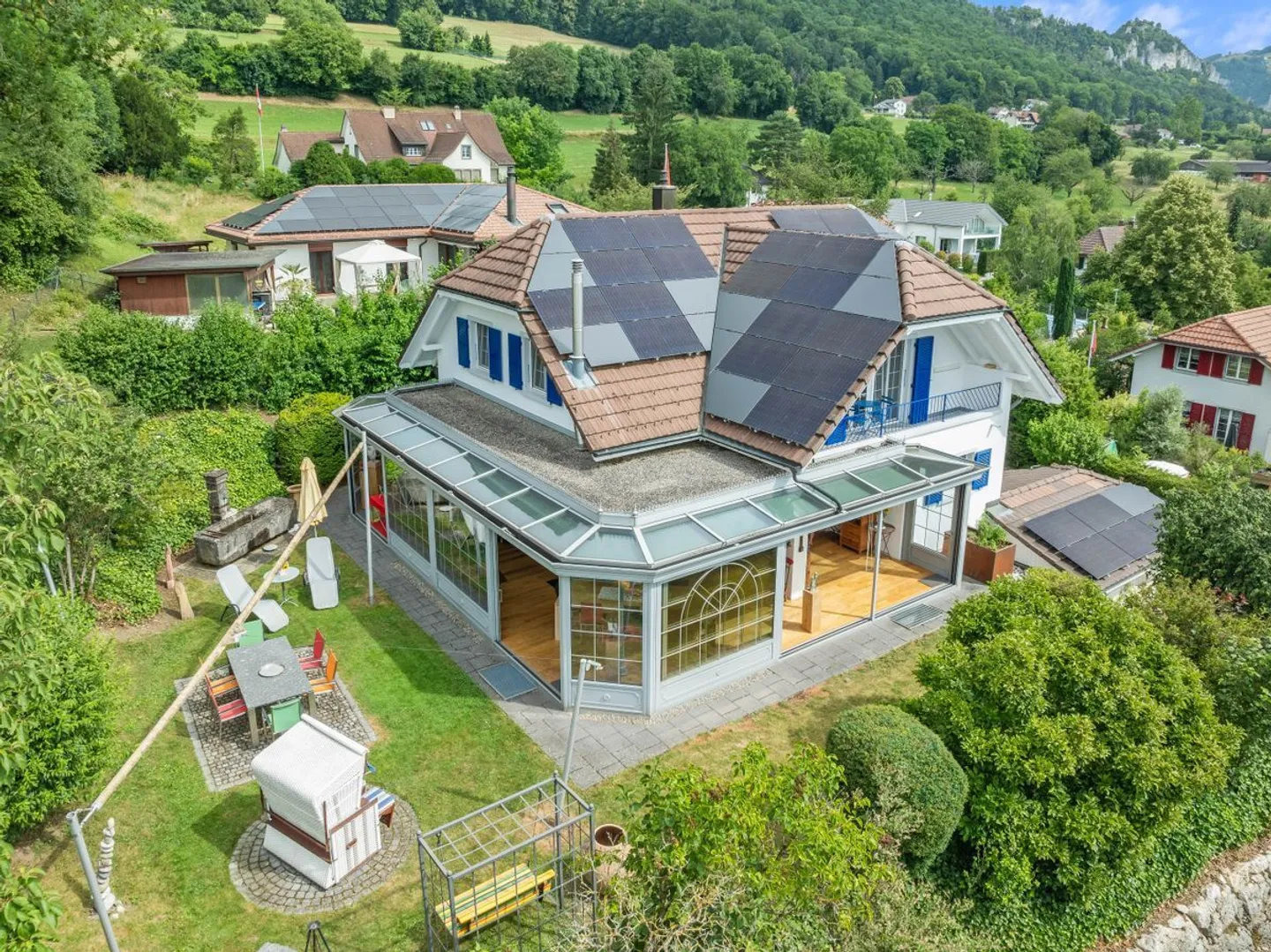 La tua nuova casa con tanto spazio e energia sostenibile! - Foto 1 di 9