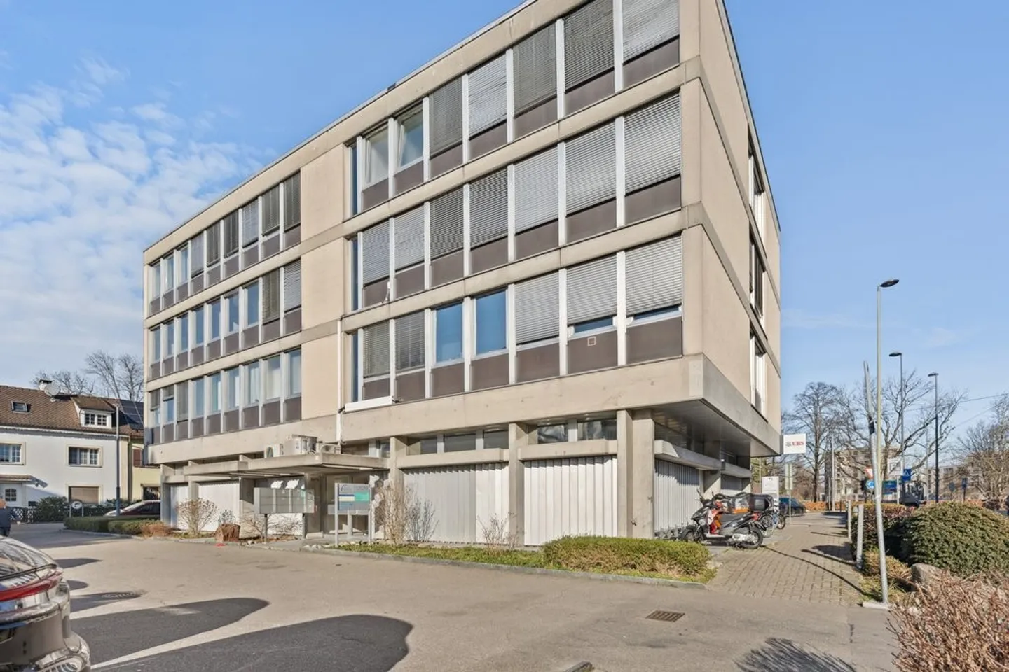 Grosse, helle Praxisräumlichkeiten an frequentierter Lage in Allschwil - Foto 1 von 4