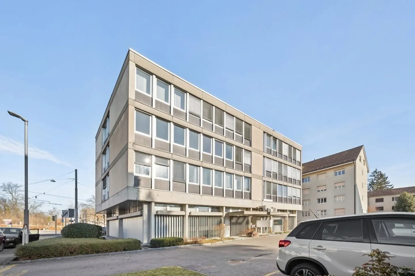 Grosse, helle Praxisräumlichkeiten an frequentierter Lage in Allschwil - Foto 2 von 4