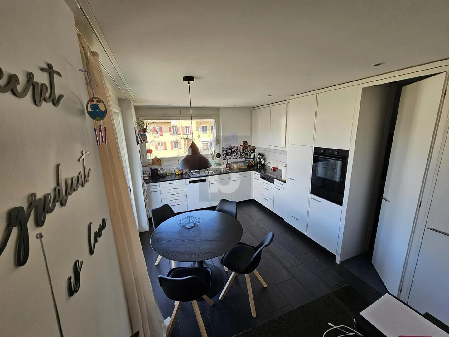 Geräumige Wohnung mit sonnigem Balkon - Foto 3 von 6