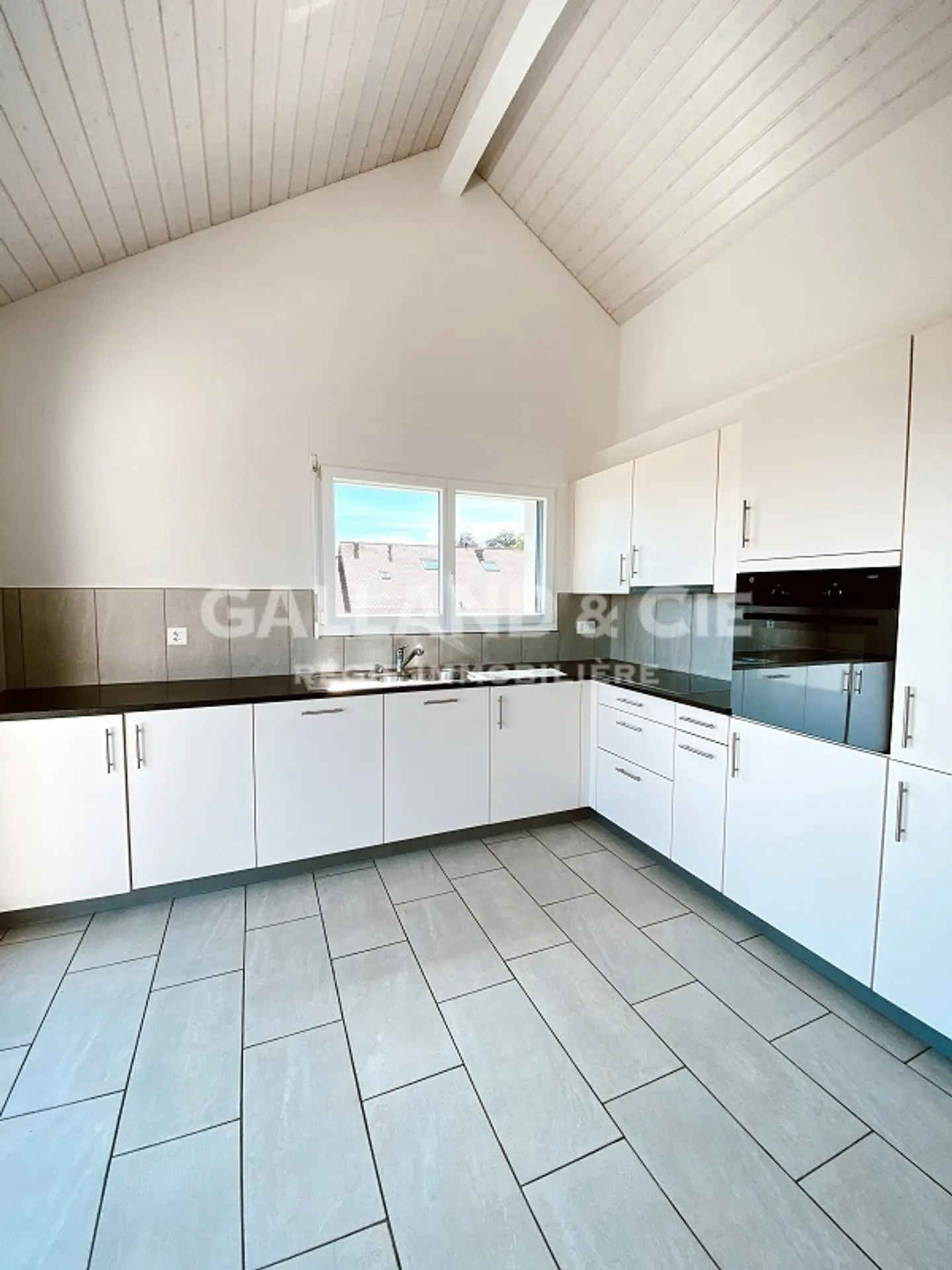 Appartement moderne avec vue lac - Photo 3 sur 7