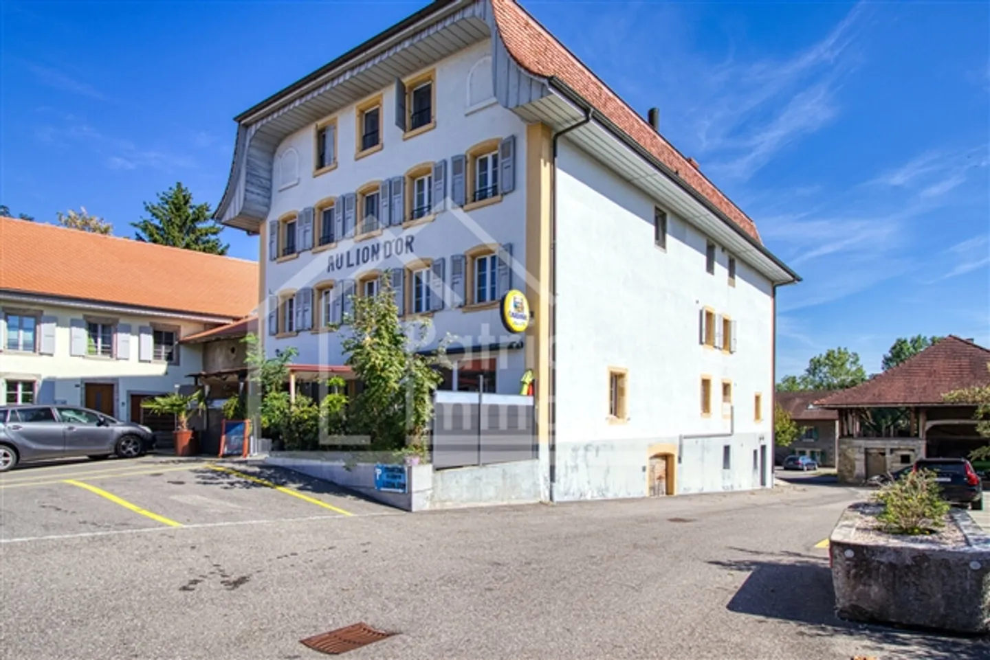 «Mehrfamilienhaus mit Café-Restaurant» - Foto 1 von 13