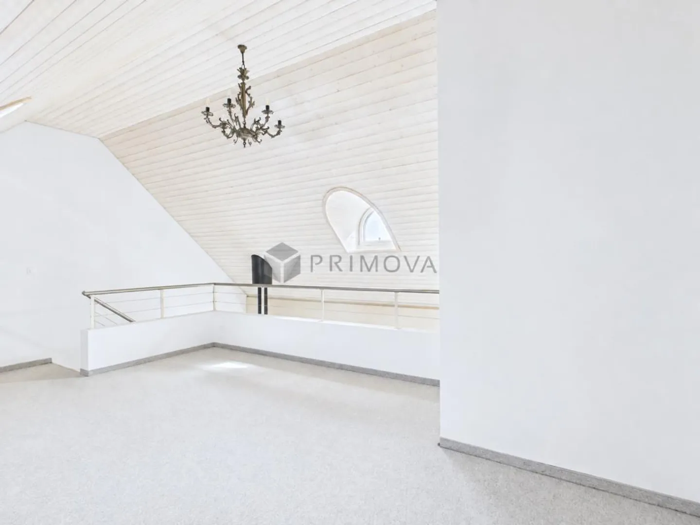 Helle 2.5 Zimmer-Dachwohnung mit Lift, Parkplatz und besonderem Woh... - Photo 2 sur 9