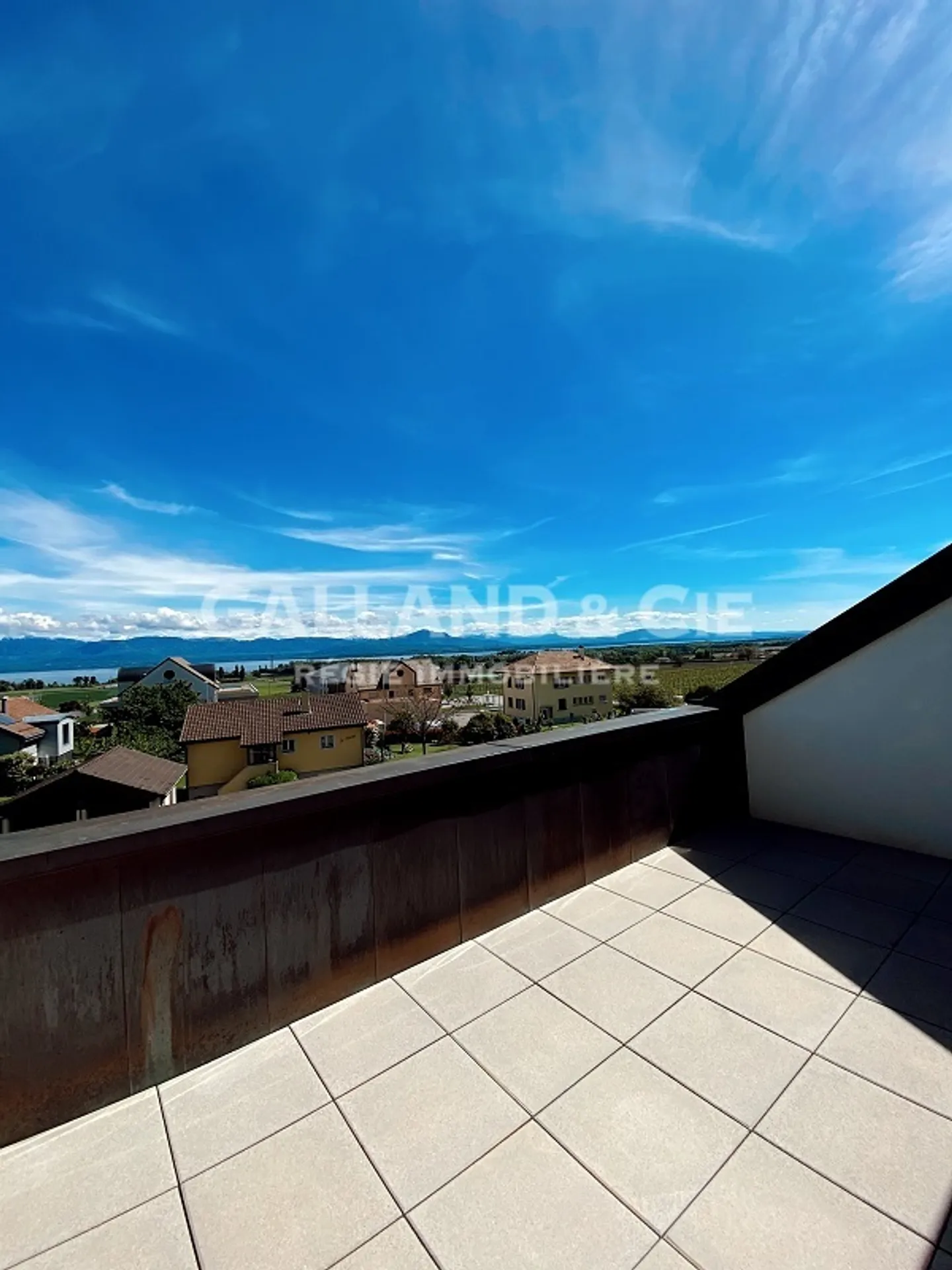 Appartement moderne avec vue lac - Photo 7 sur 7