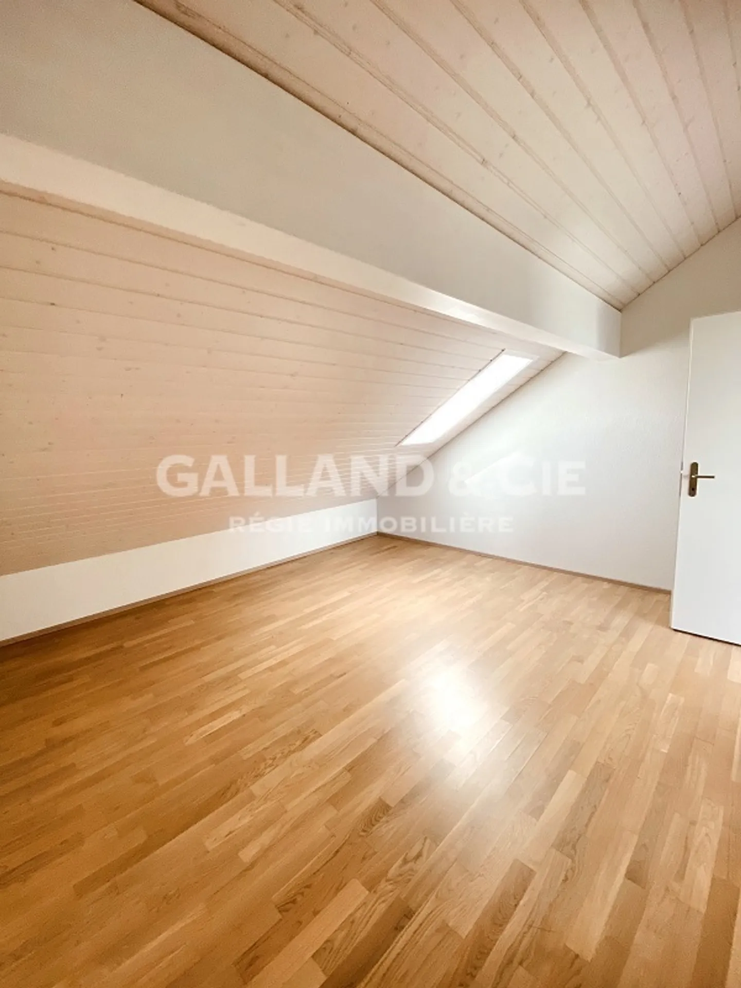 Appartement moderne avec vue lac - Photo 6 sur 7