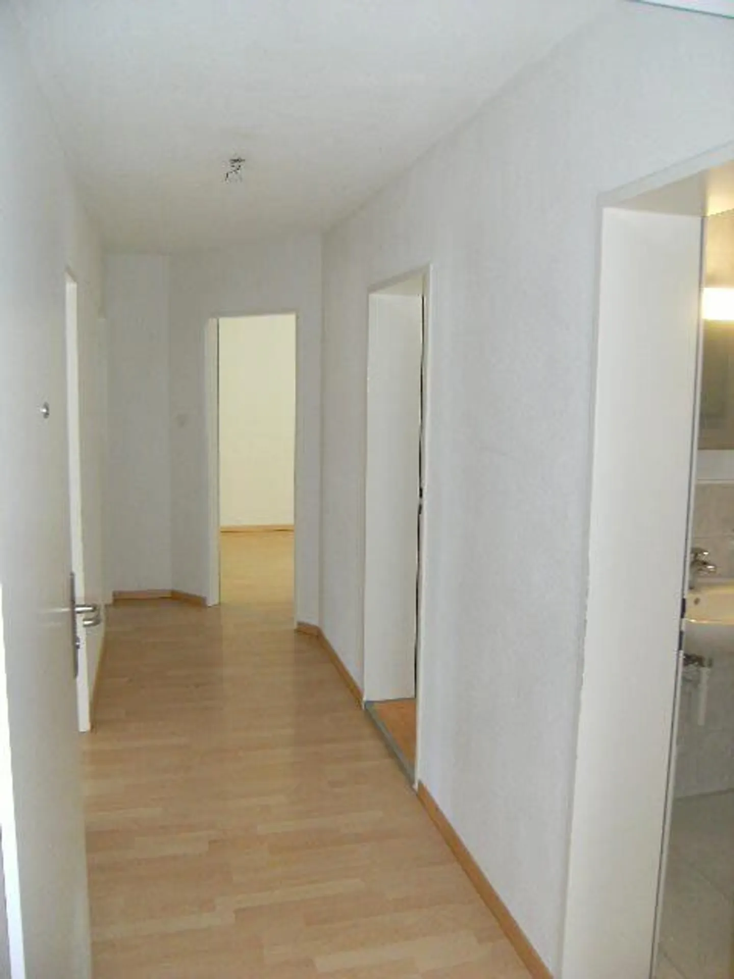 Great, bright and spacious apartment in a central location!! - Photo 7 of 10