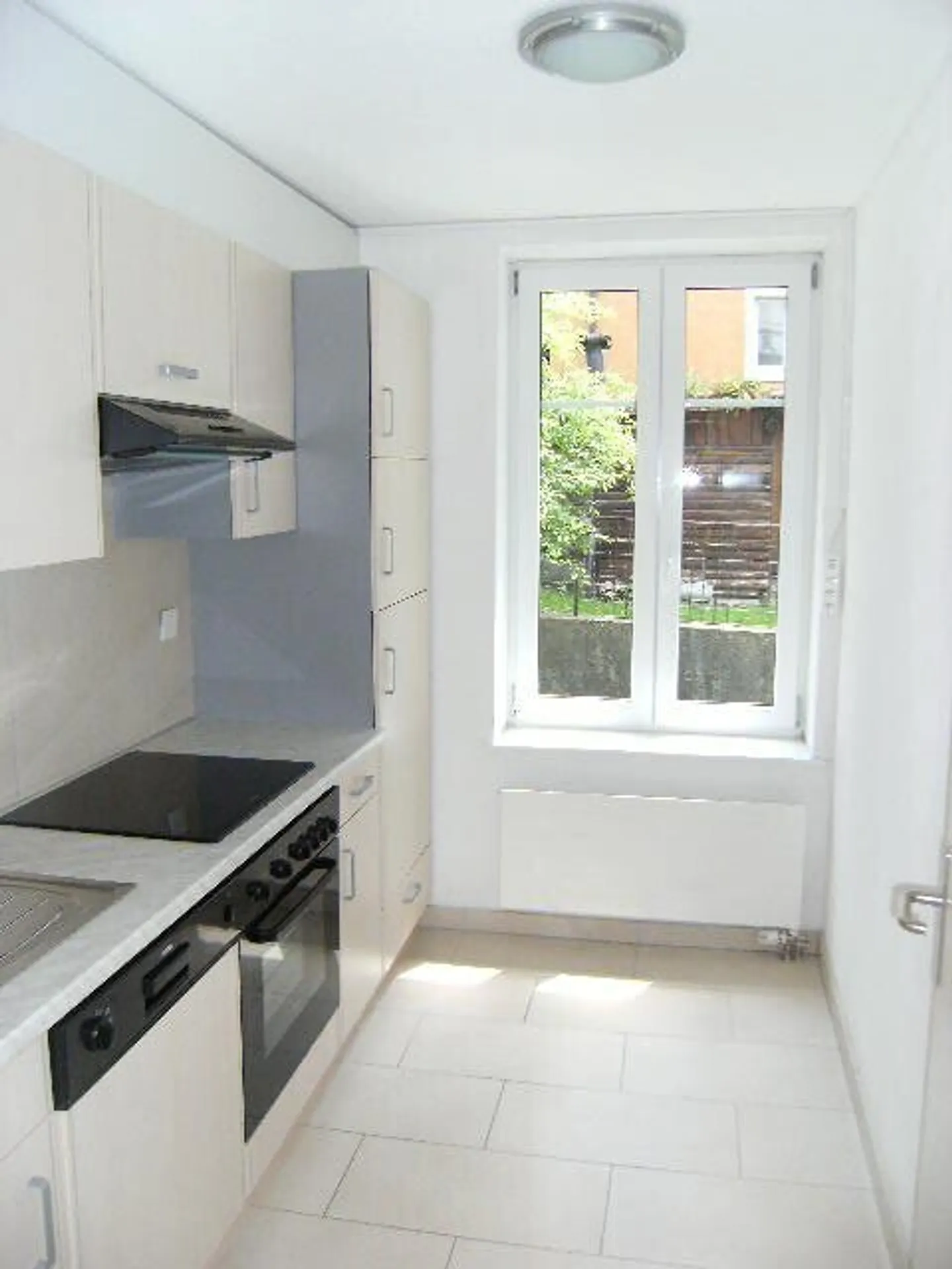 Great, bright and spacious apartment in a central location!! - Photo 8 of 10