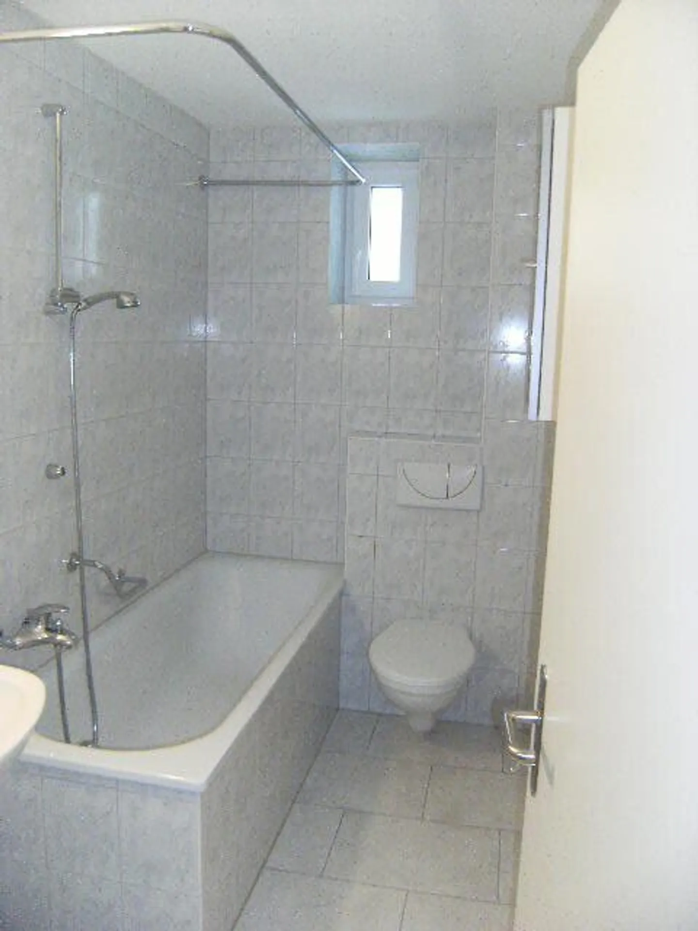 Great, bright and spacious apartment in a central location!! - Photo 9 of 10