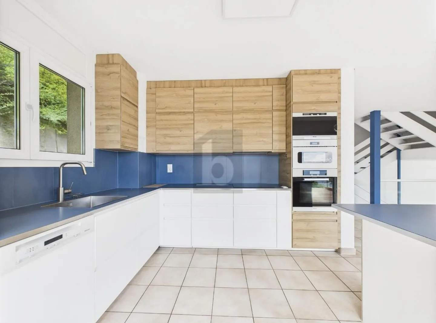MAGNIFIKANTE VILLA MIT EINEM ATEMBERAUBENDEN BLICK - Foto 2 von 6