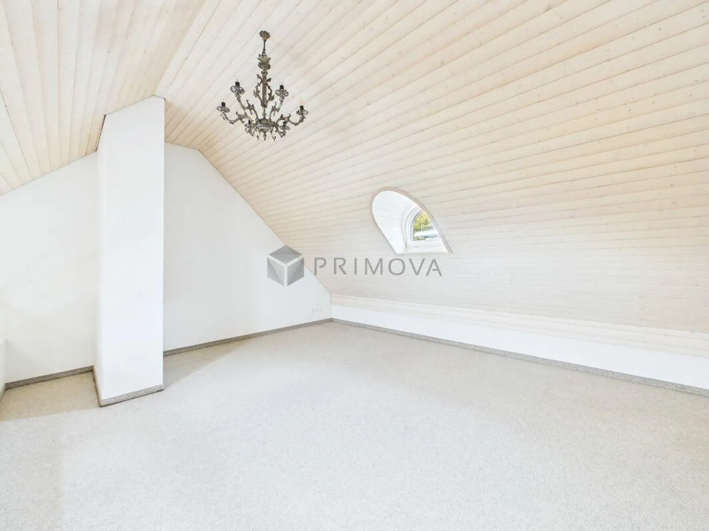 Helle 2.5 Zimmer-Dachwohnung mit Lift, Parkplatz und besonderem Woh... - Photo 9 sur 9