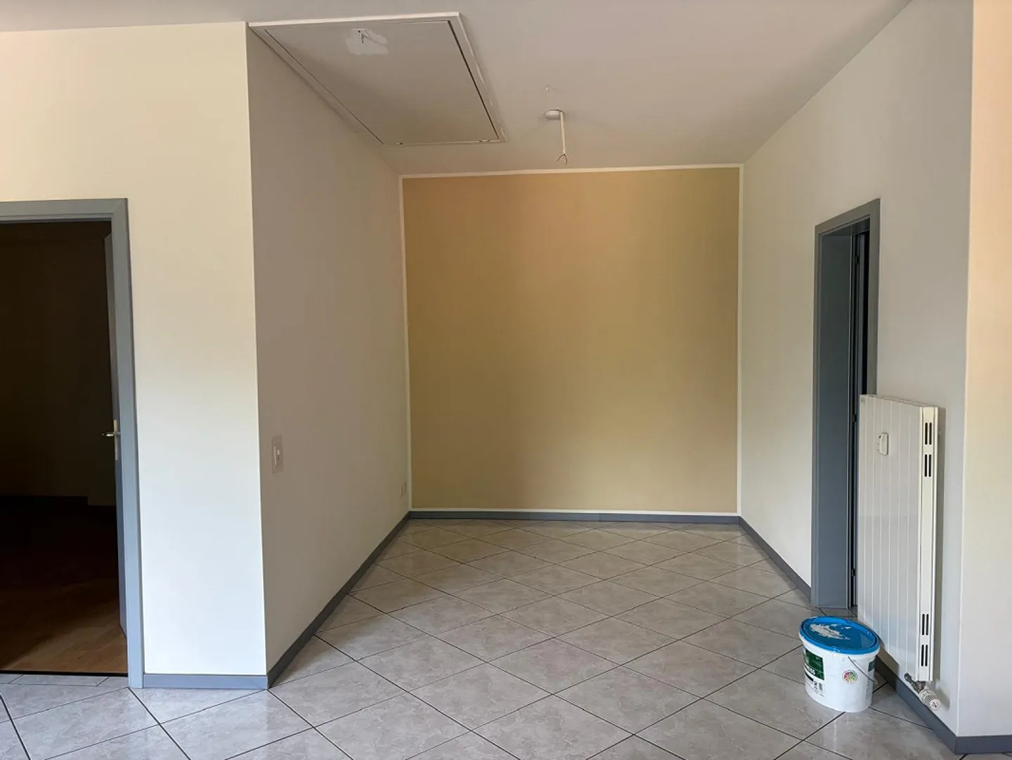 Appartamento di 2.5 locali con parcheggio - Foto 2 di 11